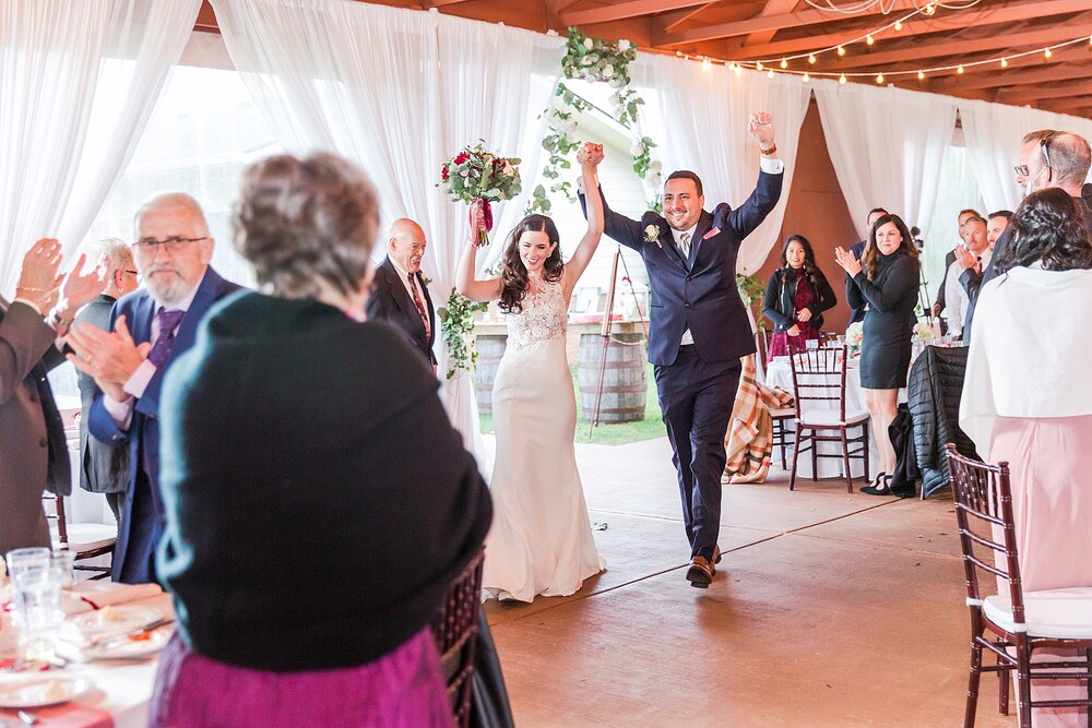 detroit-wedding-photographer-laid-back-elegant-fall-wedding-photos-at-fox-hills-golf-and-banquet-center-plymouth-mi-by-courtney-carolyn-photography_0112.jpg