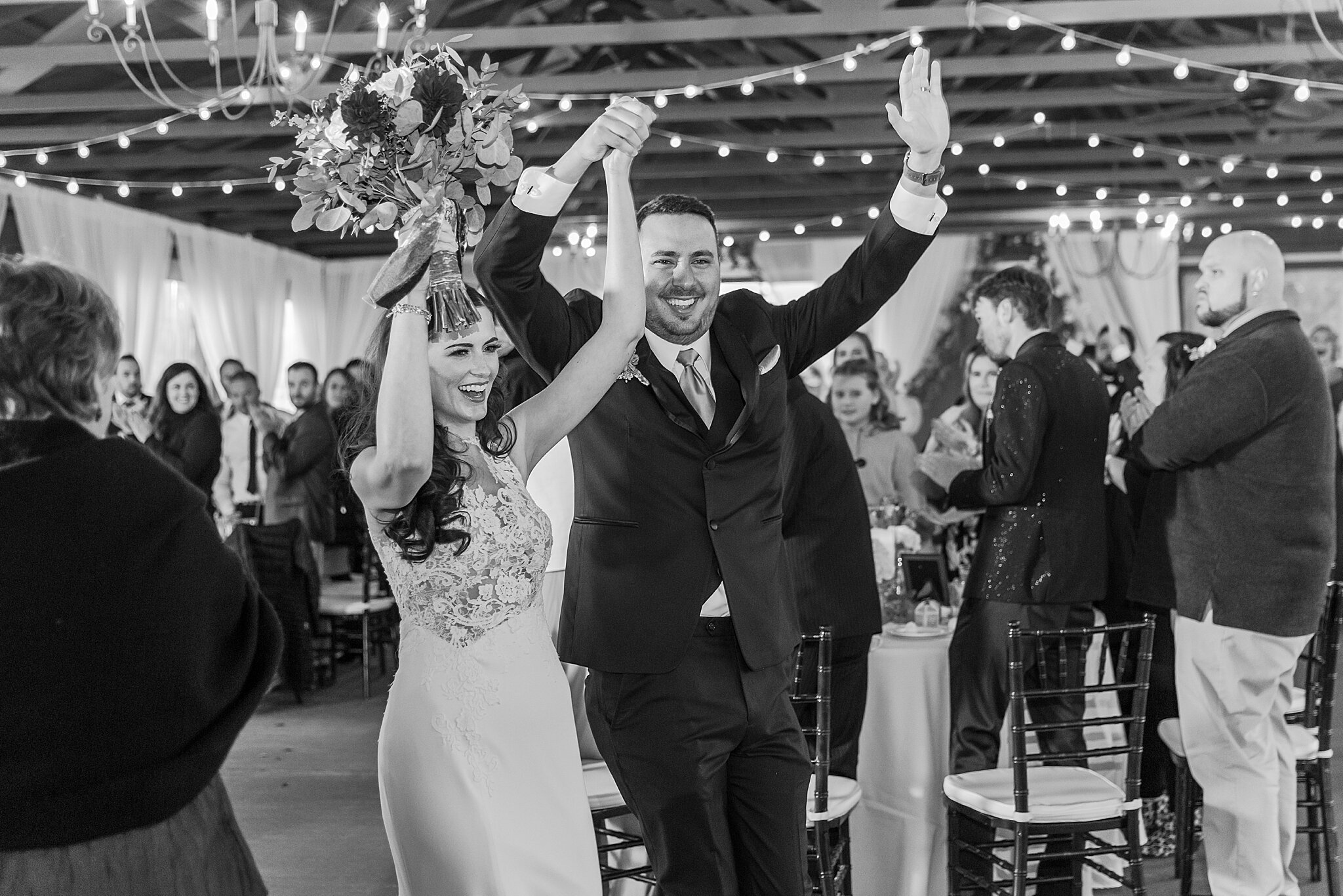 detroit-wedding-photographer-laid-back-elegant-fall-wedding-photos-at-fox-hills-golf-and-banquet-center-plymouth-mi-by-courtney-carolyn-photography_0114.jpg
