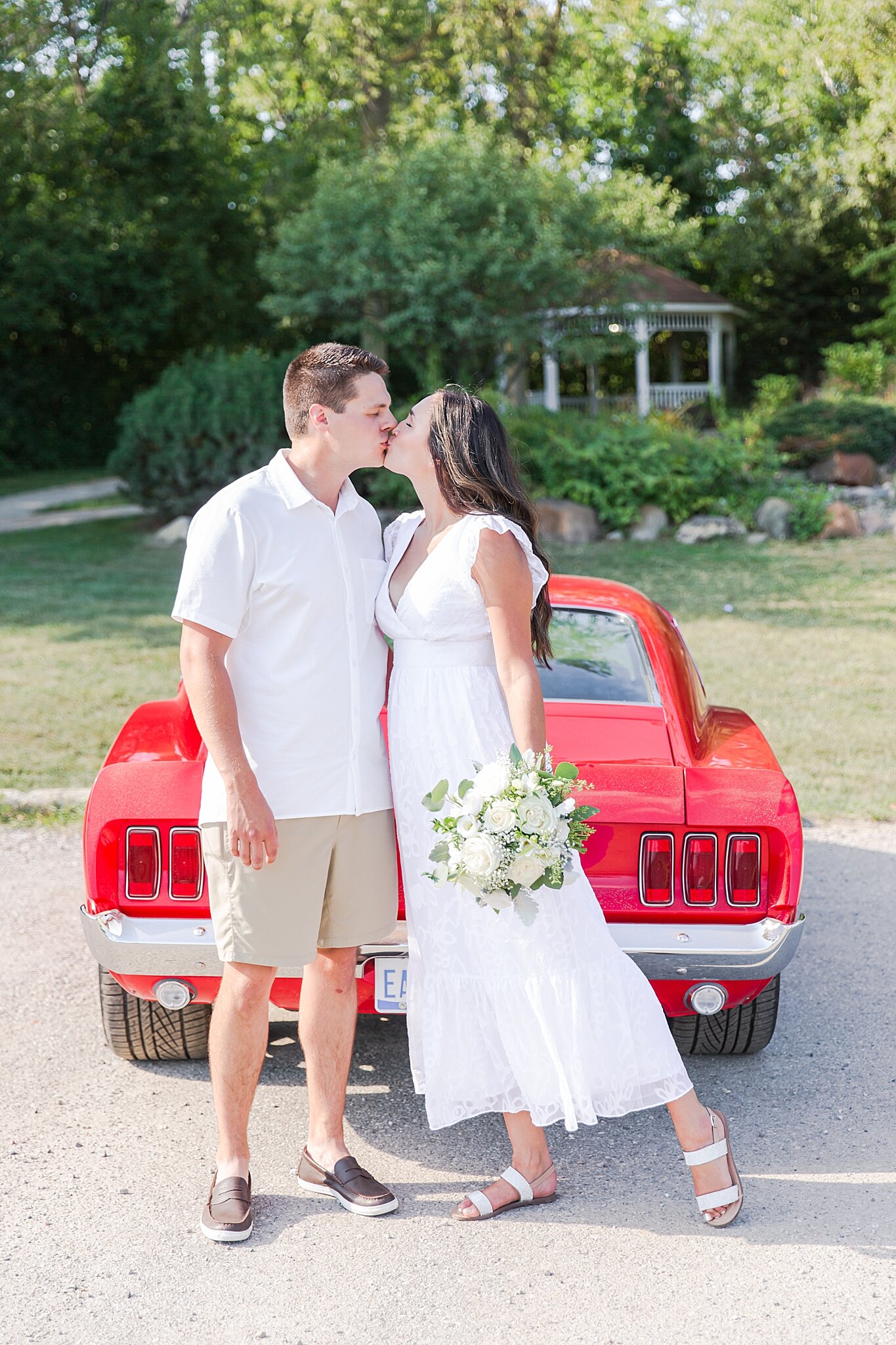 detroit-wedding-photographer-intimate-summer-elopement-wedding-photos-in-michigan-by-courtney-carolyn-photography_0035.jpg