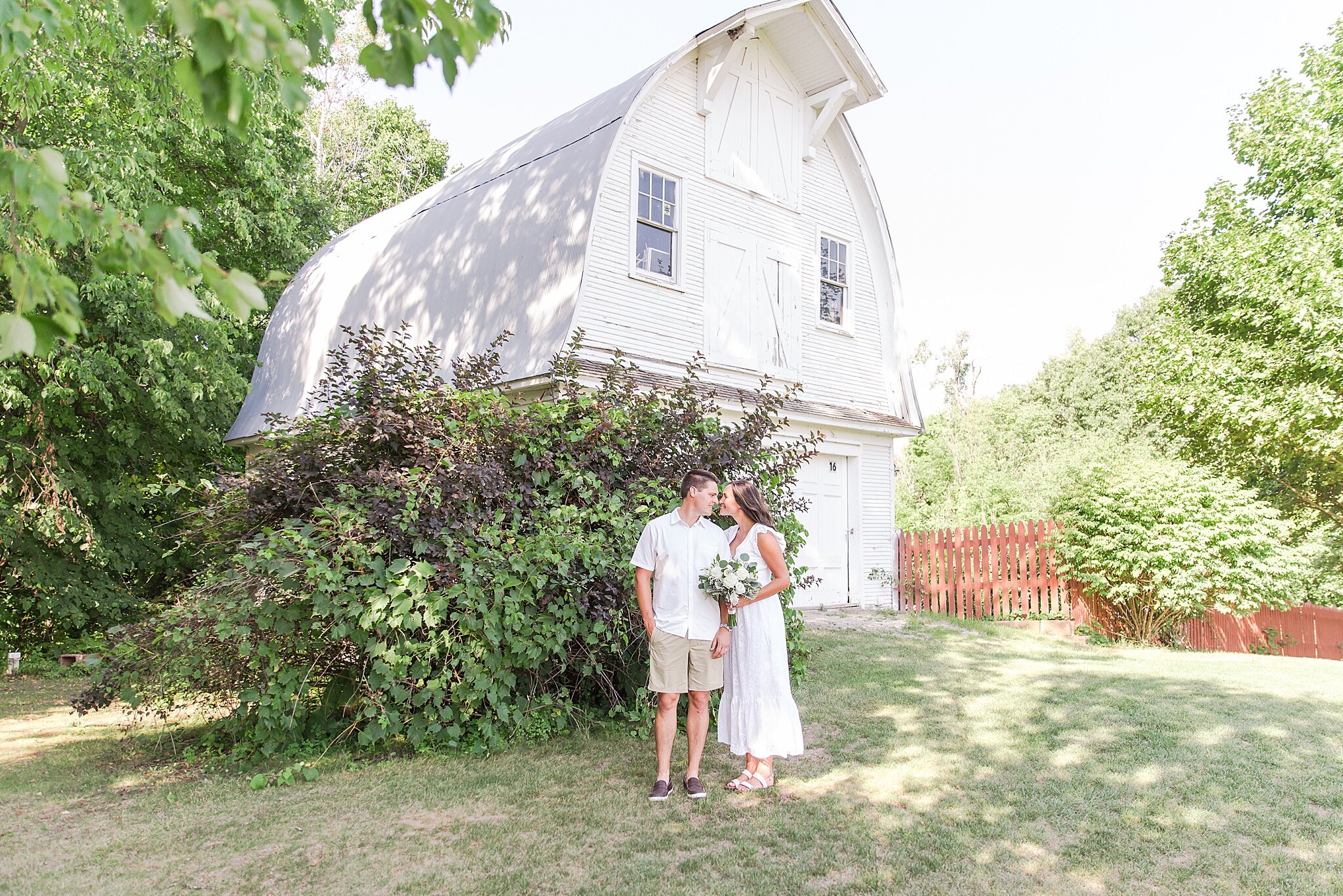 detroit-wedding-photographer-intimate-summer-elopement-wedding-photos-in-michigan-by-courtney-carolyn-photography_0037.jpg