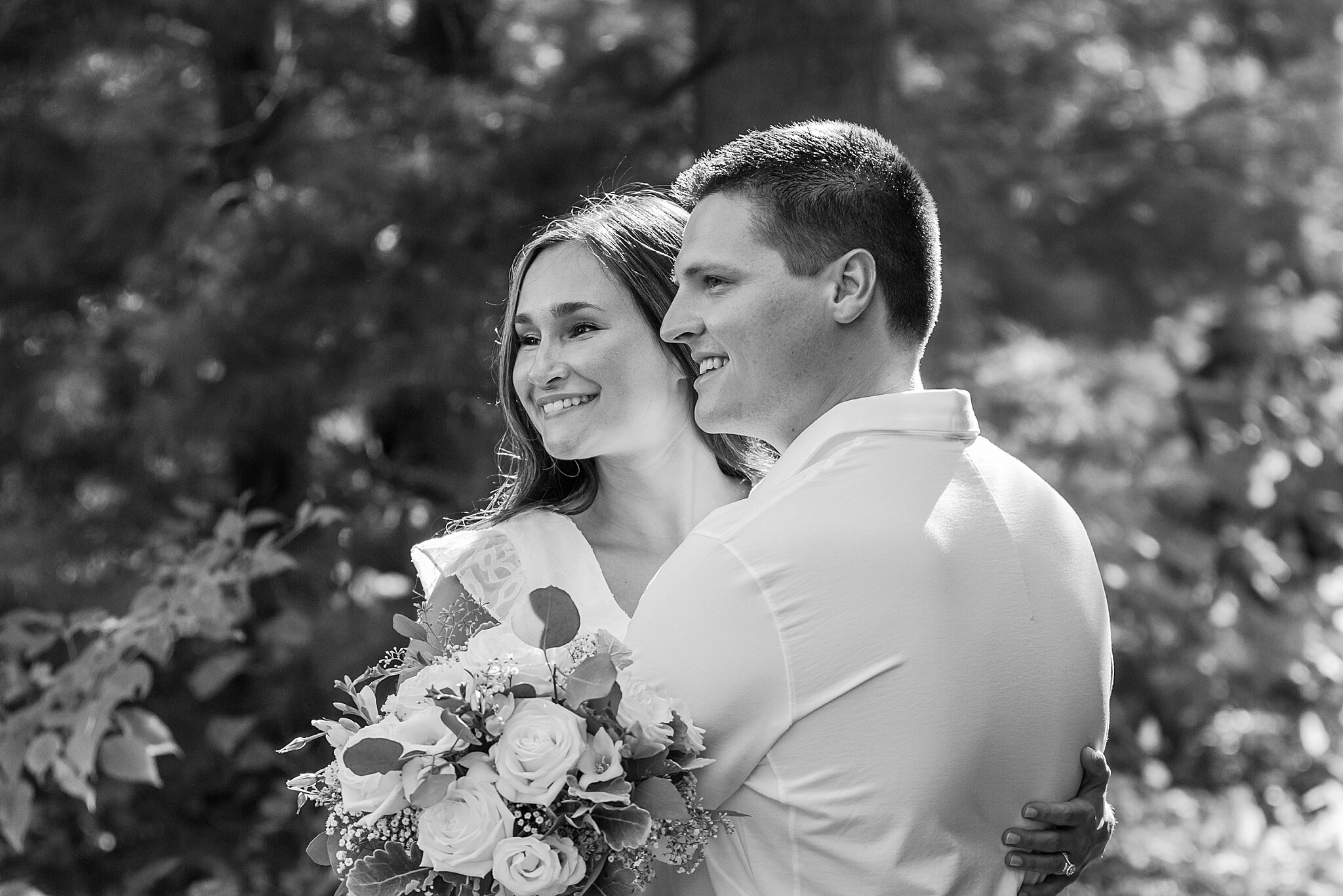 detroit-wedding-photographer-intimate-summer-elopement-wedding-photos-in-michigan-by-courtney-carolyn-photography_0041.jpg
