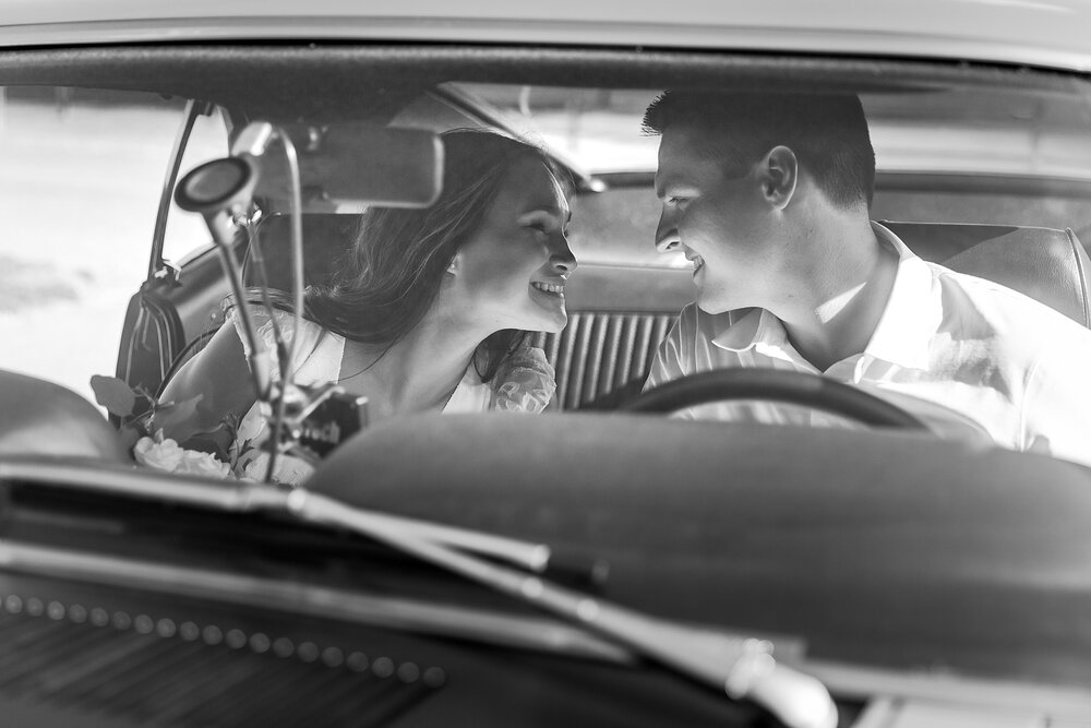 detroit-wedding-photographer-intimate-summer-elopement-wedding-photos-in-michigan-by-courtney-carolyn-photography_0046.jpg