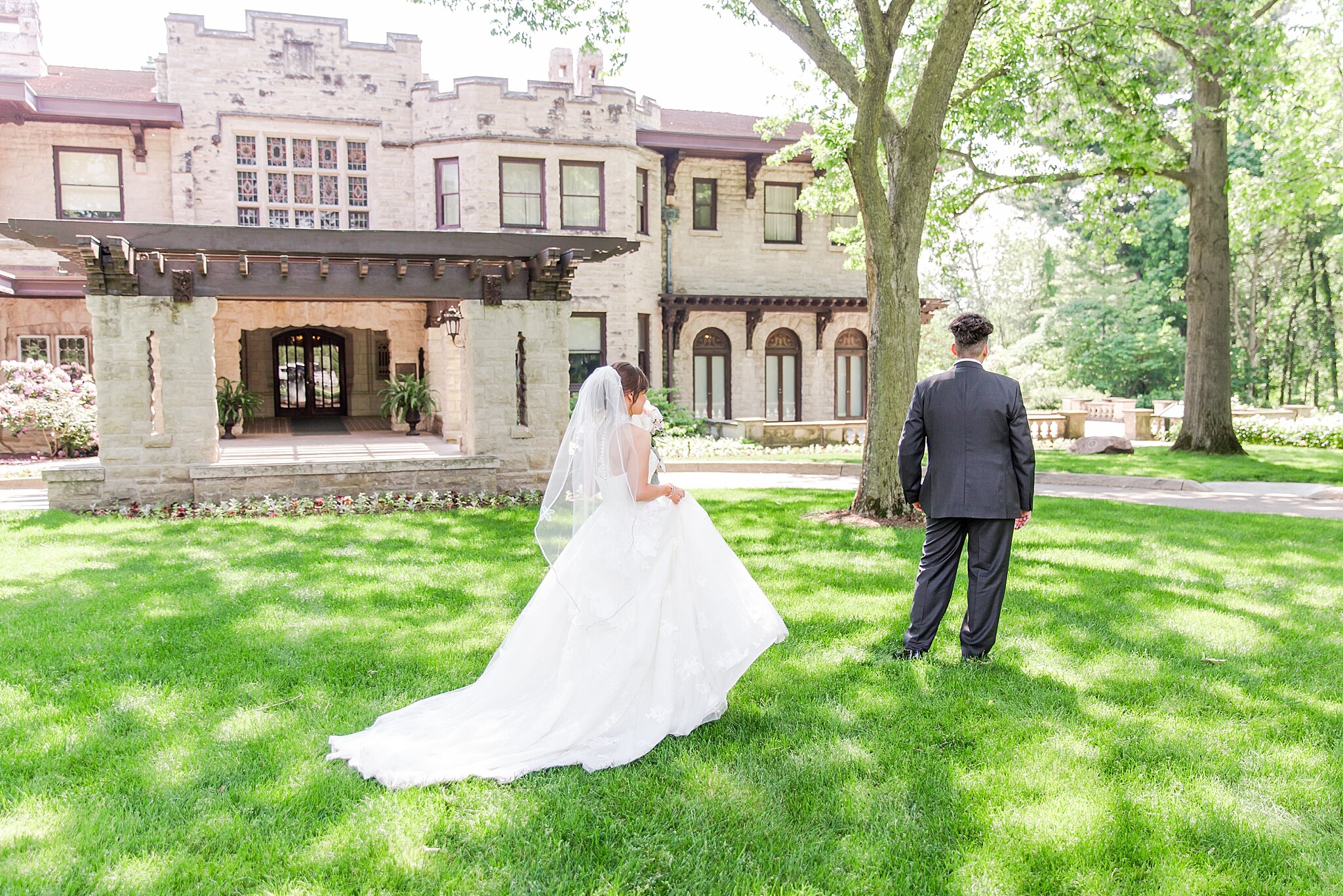 detroit-wedding-photographer-classic-wedding-photos-at-planterra-conservatory-in-bloomfield-hills-mi-by-courtney-carolyn-photography_0019.jpg