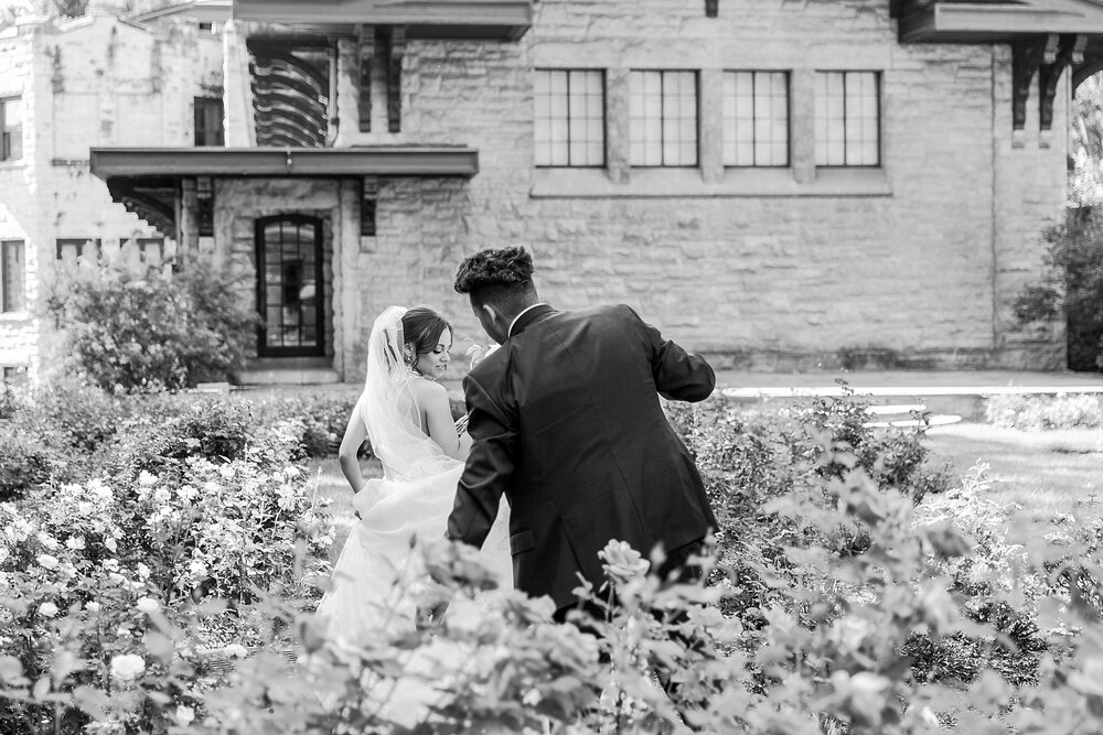detroit-wedding-photographer-classic-wedding-photos-at-planterra-conservatory-in-bloomfield-hills-mi-by-courtney-carolyn-photography_0026.jpg