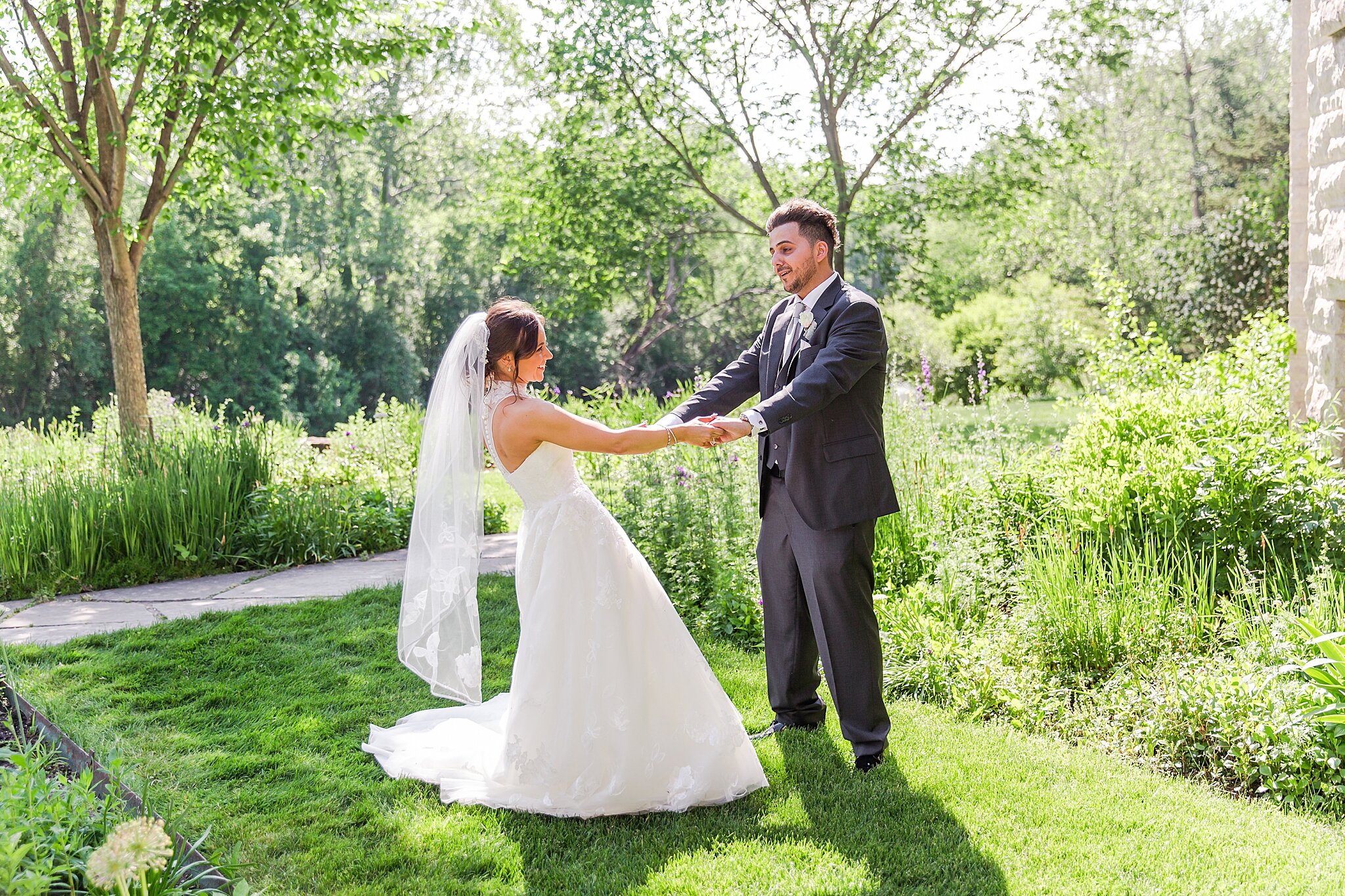 detroit-wedding-photographer-classic-wedding-photos-at-planterra-conservatory-in-bloomfield-hills-mi-by-courtney-carolyn-photography_0040.jpg