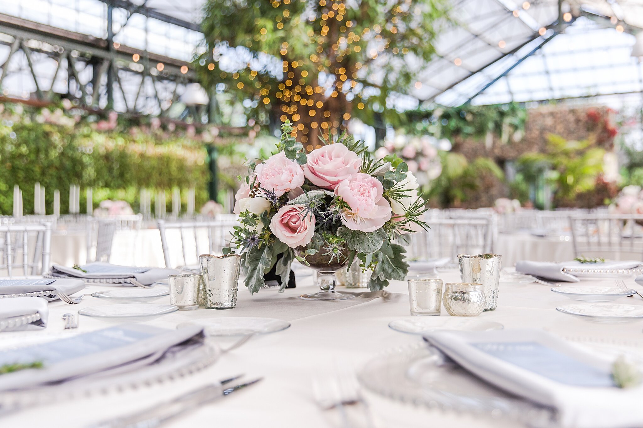 detroit-wedding-photographer-classic-wedding-photos-at-planterra-conservatory-in-bloomfield-hills-mi-by-courtney-carolyn-photography_0046.jpg