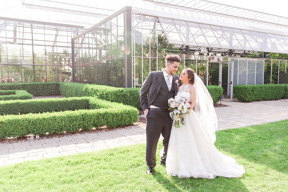 detroit-wedding-photographer-classic-wedding-photos-at-planterra-conservatory-in-bloomfield-hills-mi-by-courtney-carolyn-photography_0067.jpg