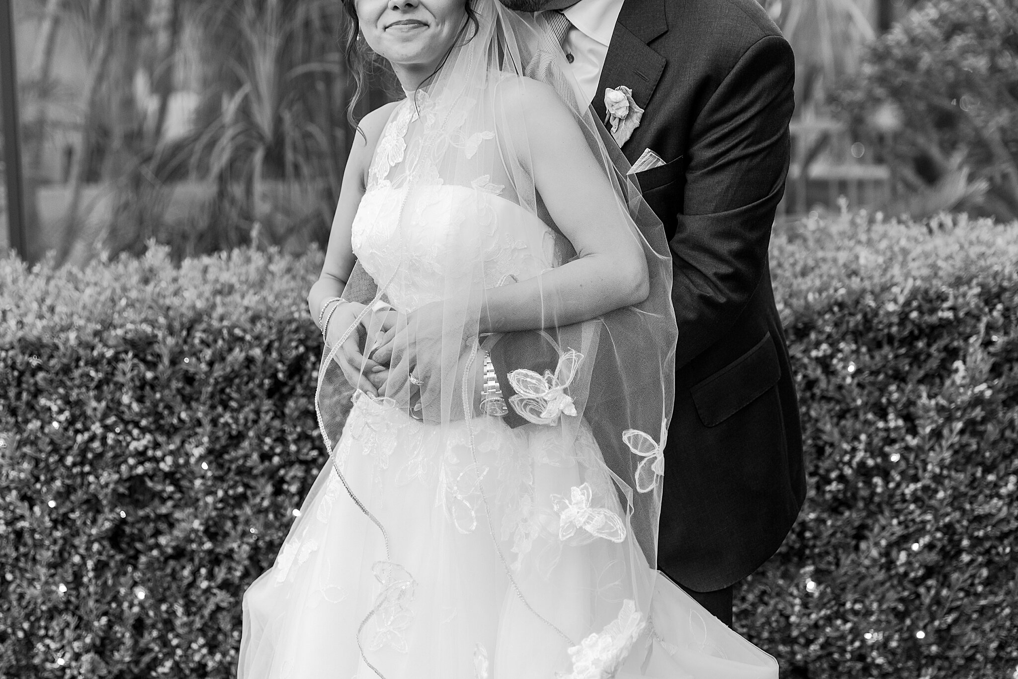 detroit-wedding-photographer-classic-wedding-photos-at-planterra-conservatory-in-bloomfield-hills-mi-by-courtney-carolyn-photography_0070.jpg