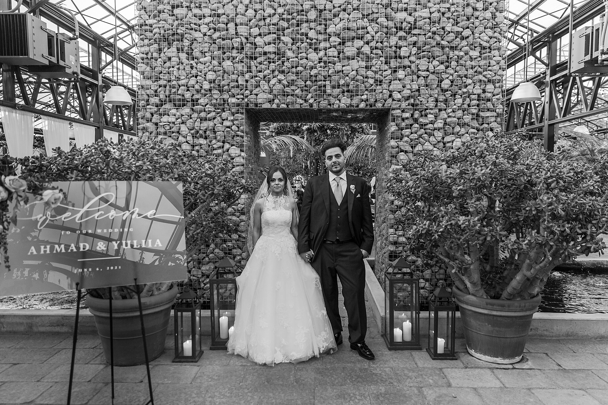 detroit-wedding-photographer-classic-wedding-photos-at-planterra-conservatory-in-bloomfield-hills-mi-by-courtney-carolyn-photography_0076.jpg