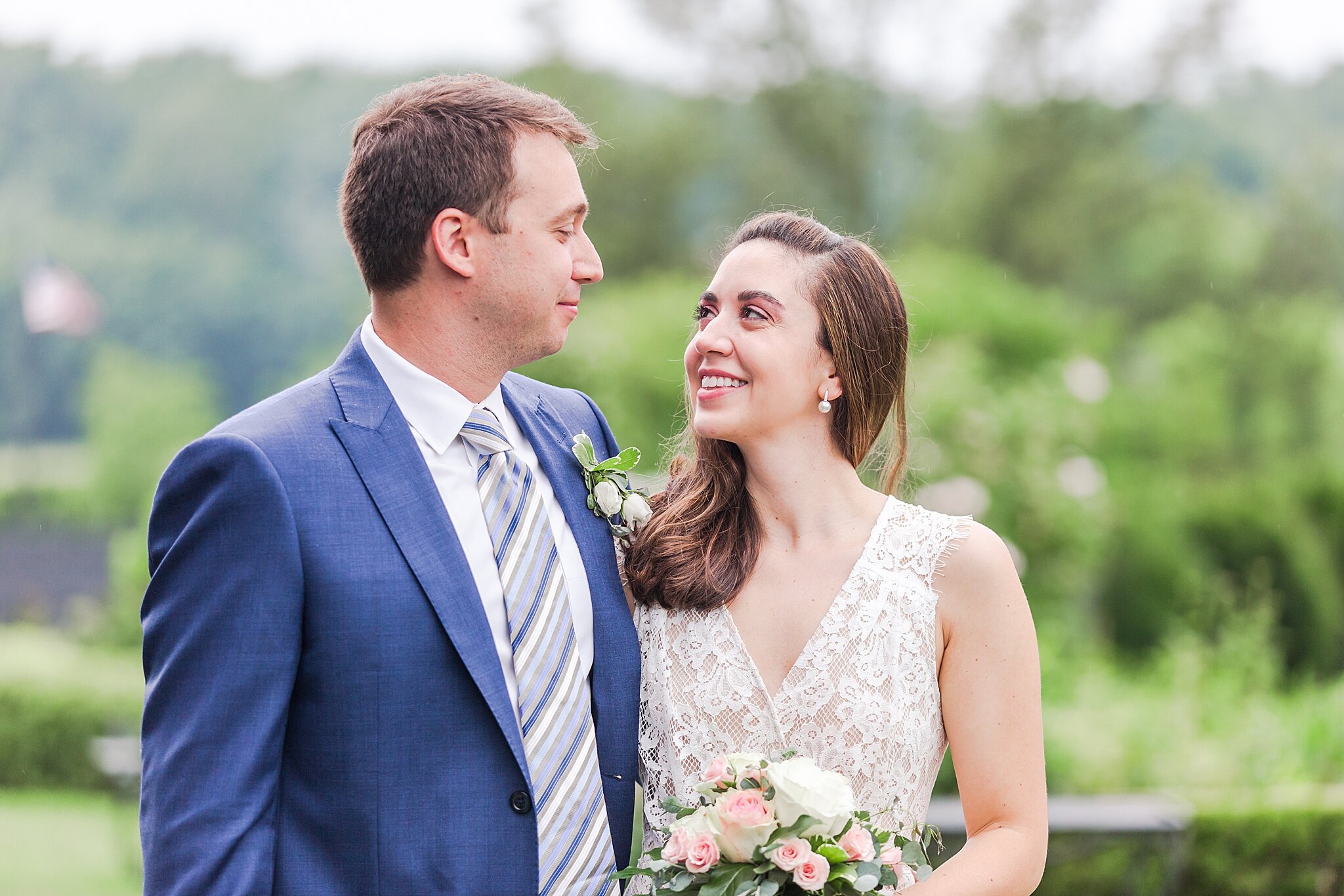 detroit-wedding-photographer-romantic-tiny-wedding-photos-at-country-club-of-detroit-in-grosse-pointe-farms-mi-by-courtney-carolyn-photography_0032.jpg