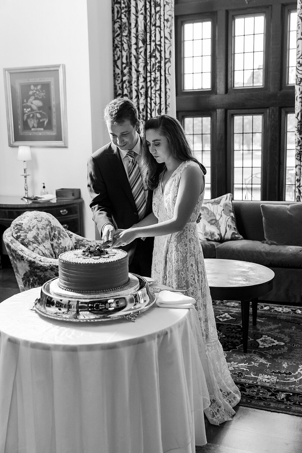 detroit-wedding-photographer-romantic-tiny-wedding-photos-at-country-club-of-detroit-in-grosse-pointe-farms-mi-by-courtney-carolyn-photography_0041.jpg