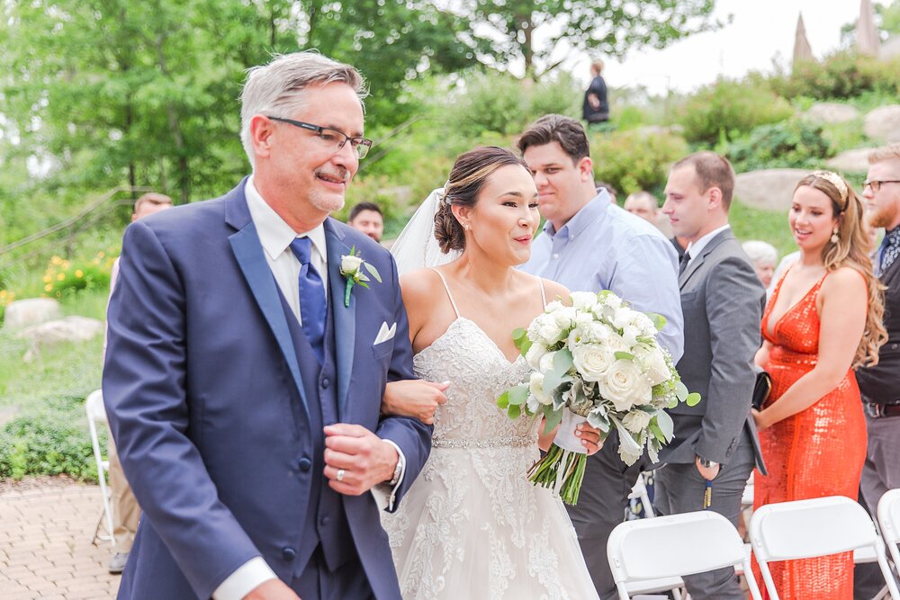 detroit-wedding-photographer-classic-wedding-photos-at-twin-oaks-golf-club-in-oakland-mi-by-courtney-carolyn-photography_0032.jpg