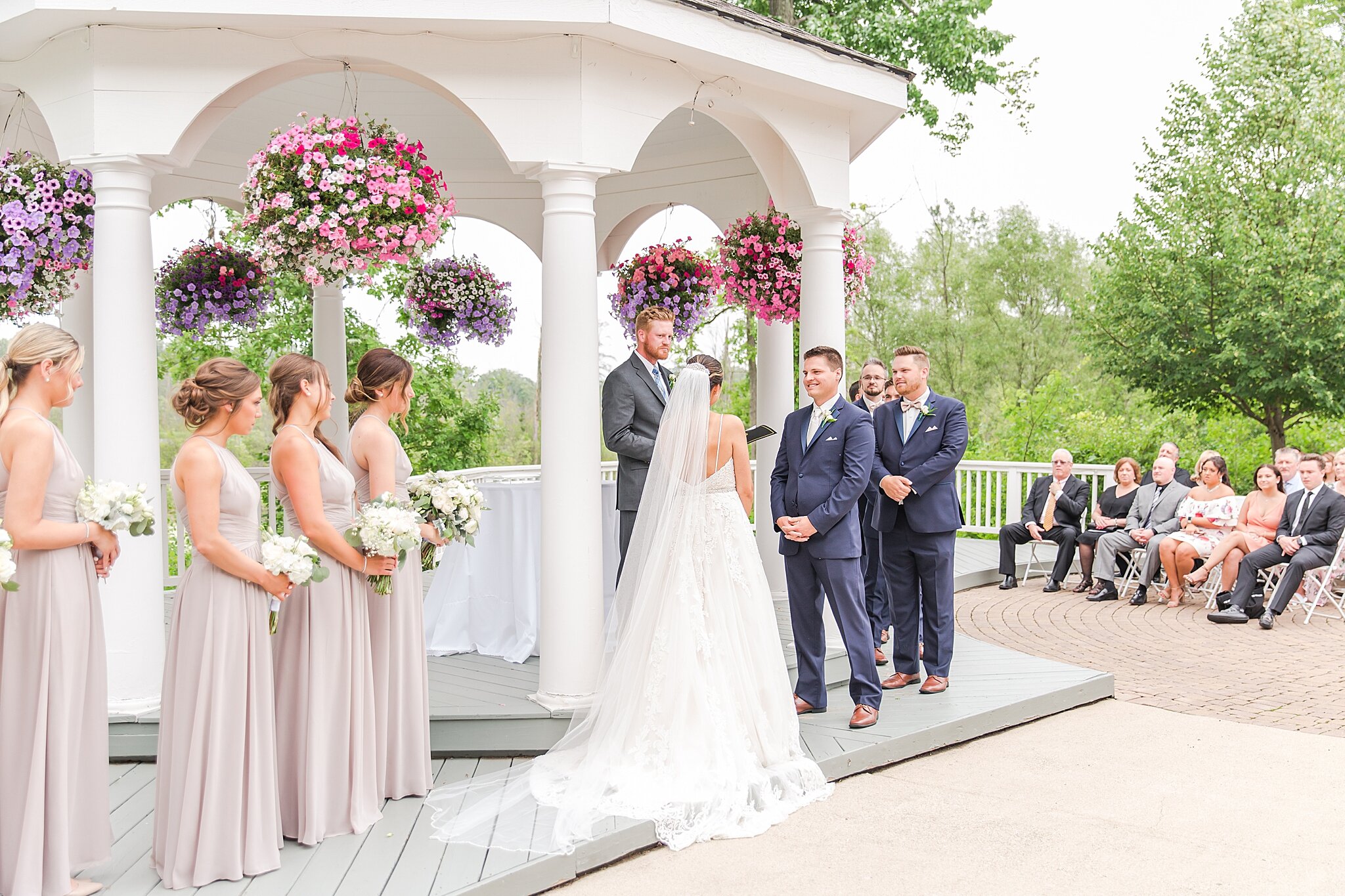 detroit-wedding-photographer-classic-wedding-photos-at-twin-oaks-golf-club-in-oakland-mi-by-courtney-carolyn-photography_0034.jpg