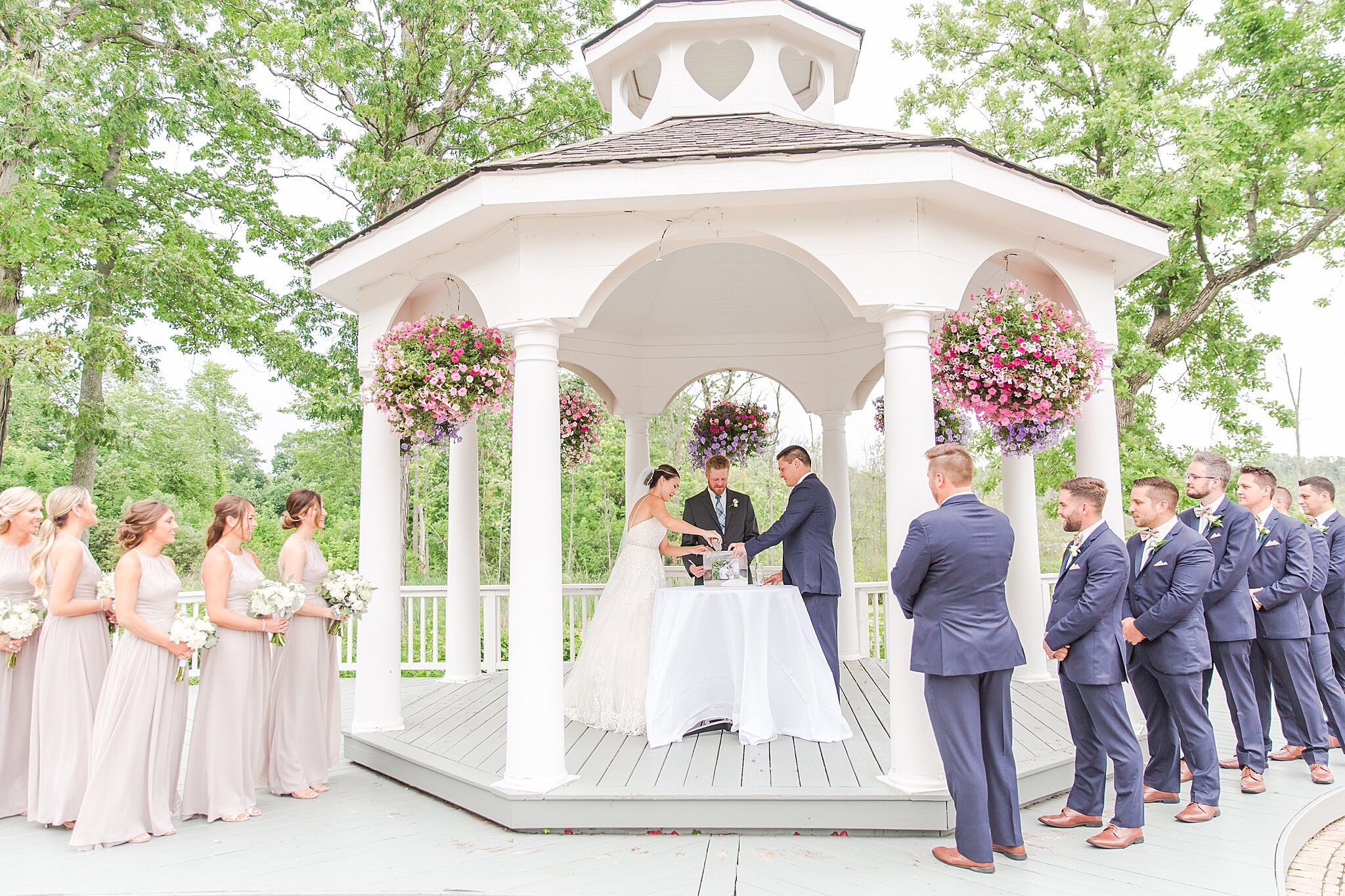 detroit-wedding-photographer-classic-wedding-photos-at-twin-oaks-golf-club-in-oakland-mi-by-courtney-carolyn-photography_0036.jpg