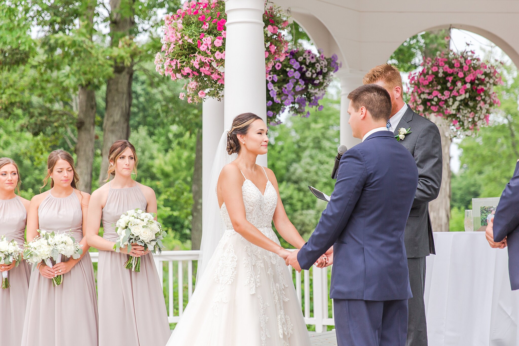 detroit-wedding-photographer-classic-wedding-photos-at-twin-oaks-golf-club-in-oakland-mi-by-courtney-carolyn-photography_0039.jpg