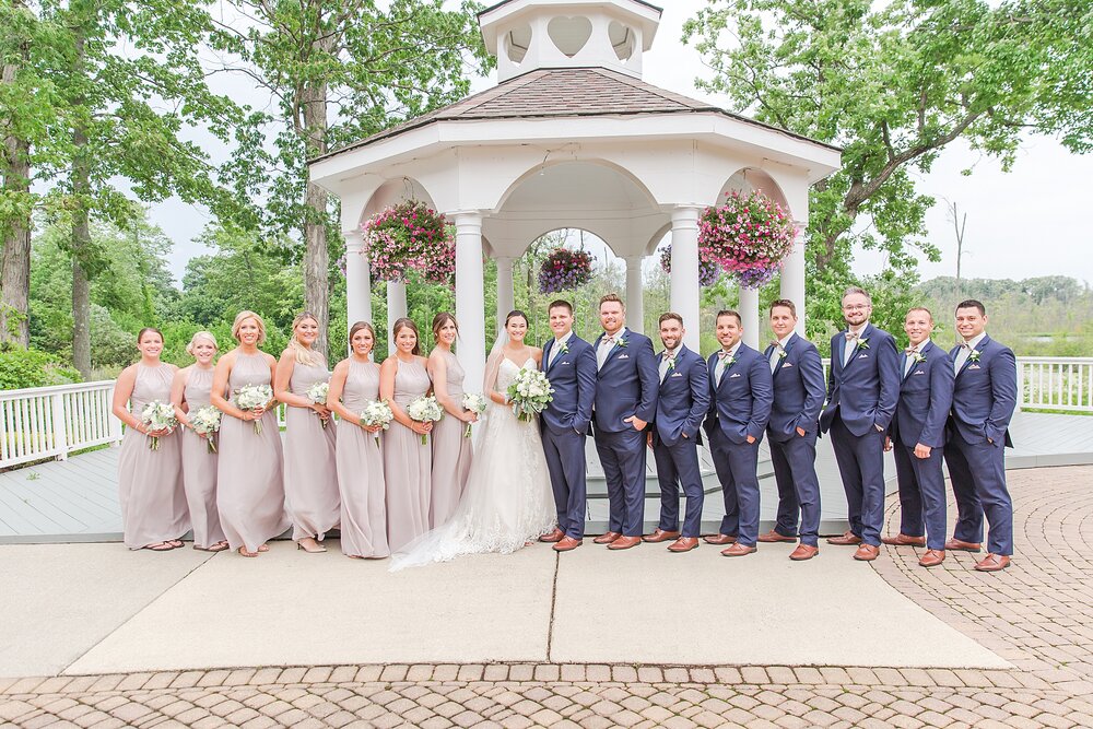 detroit-wedding-photographer-classic-wedding-photos-at-twin-oaks-golf-club-in-oakland-mi-by-courtney-carolyn-photography_0043.jpg