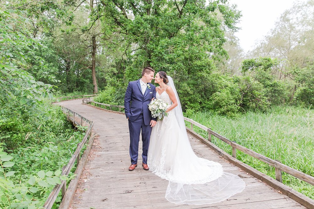 detroit-wedding-photographer-classic-wedding-photos-at-twin-oaks-golf-club-in-oakland-mi-by-courtney-carolyn-photography_0051.jpg