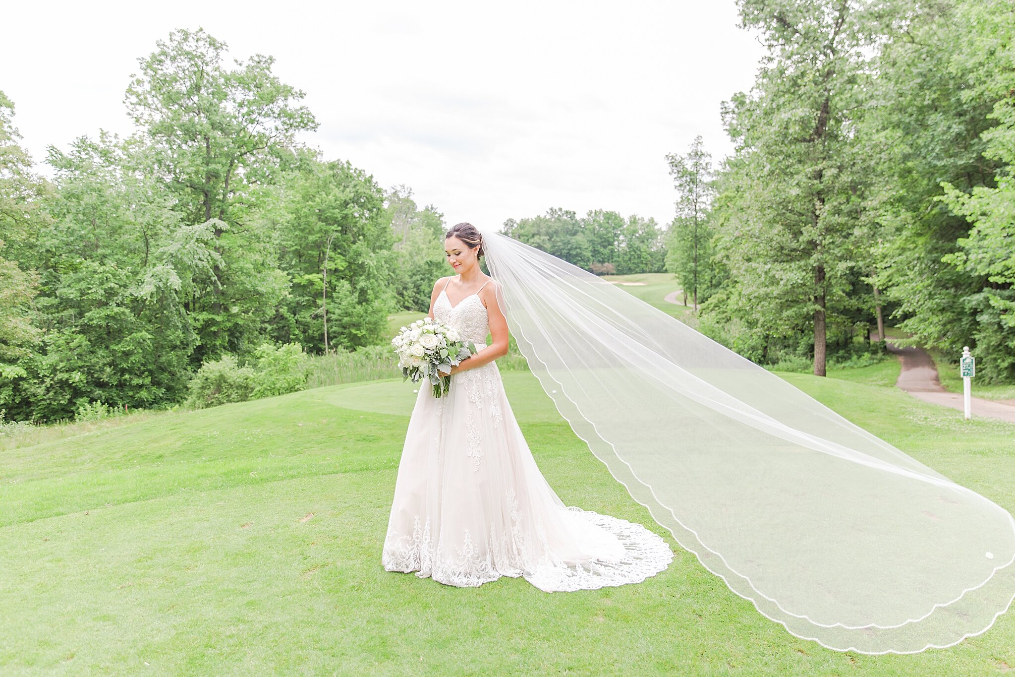 detroit-wedding-photographer-classic-wedding-photos-at-twin-oaks-golf-club-in-oakland-mi-by-courtney-carolyn-photography_0064.jpg
