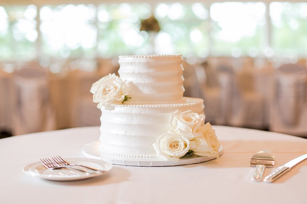 detroit-wedding-photographer-classic-wedding-photos-at-twin-oaks-golf-club-in-oakland-mi-by-courtney-carolyn-photography_0066.jpg