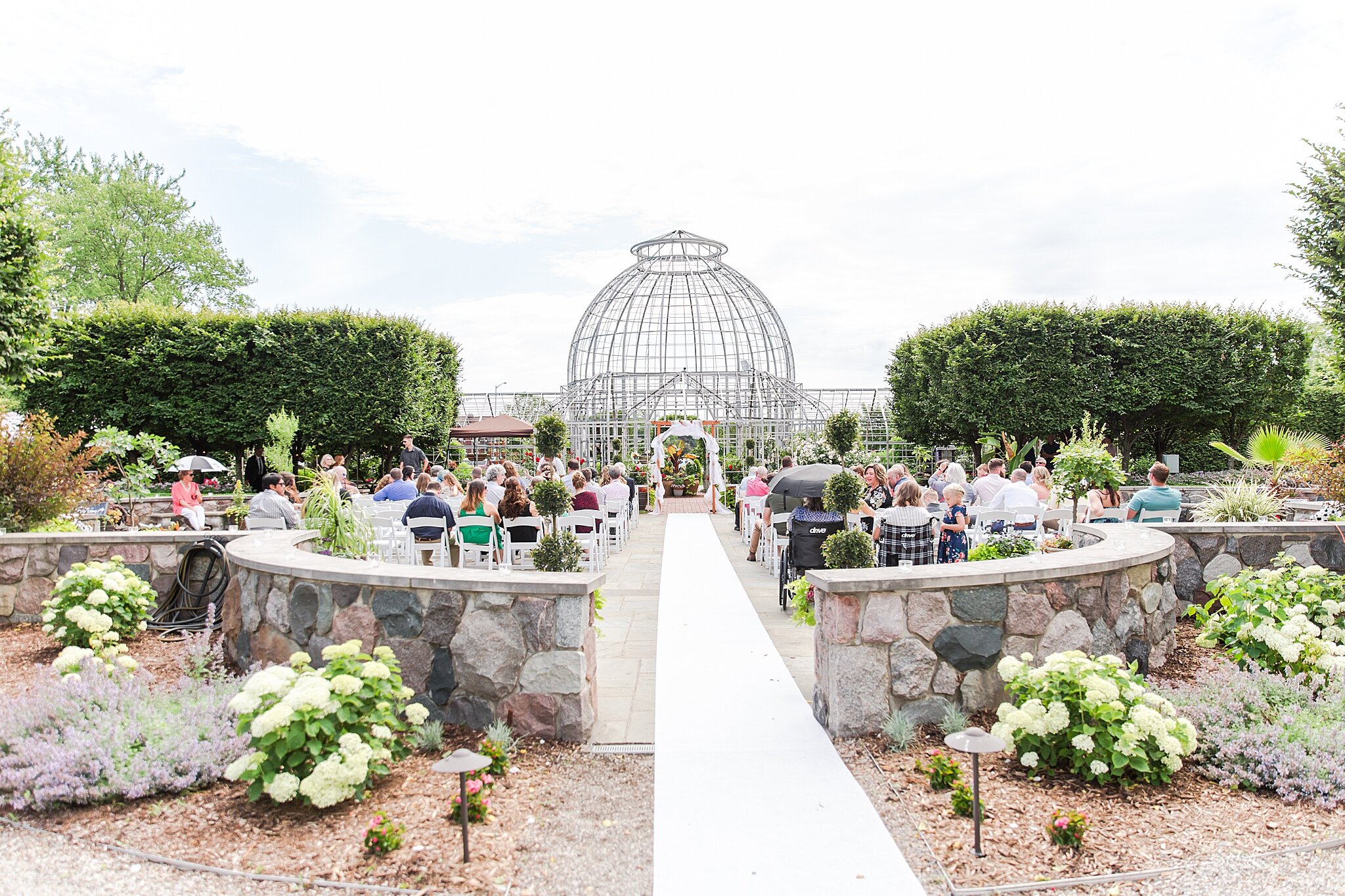 detroit-wedding-photographer-english-garden-inspired-wedding-photos-at-taylor-conservatory-and-botanical-gardens-in-taylor-mi-by-courtney-carolyn-photography_0007.jpg