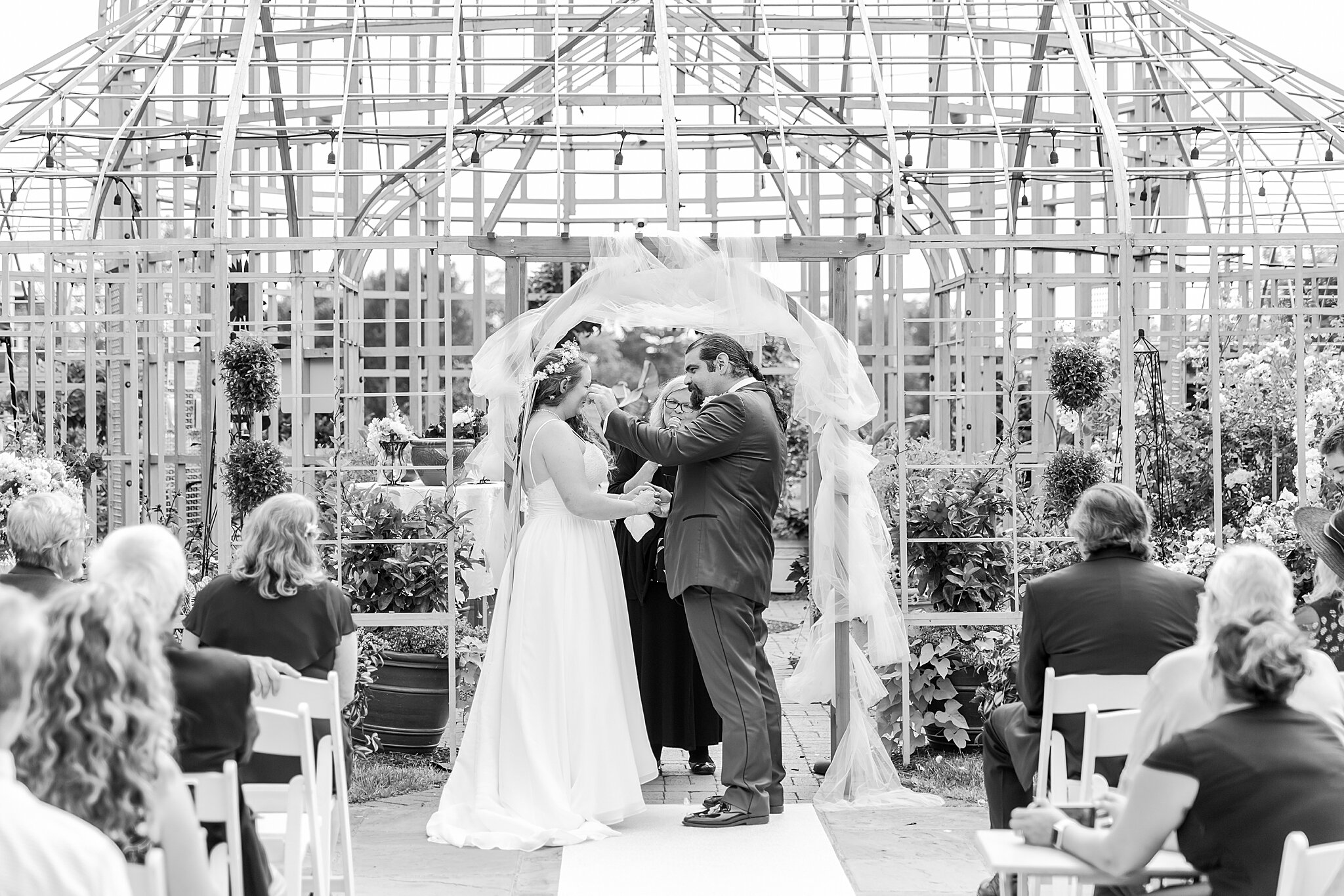 detroit-wedding-photographer-english-garden-inspired-wedding-photos-at-taylor-conservatory-and-botanical-gardens-in-taylor-mi-by-courtney-carolyn-photography_0024.jpg