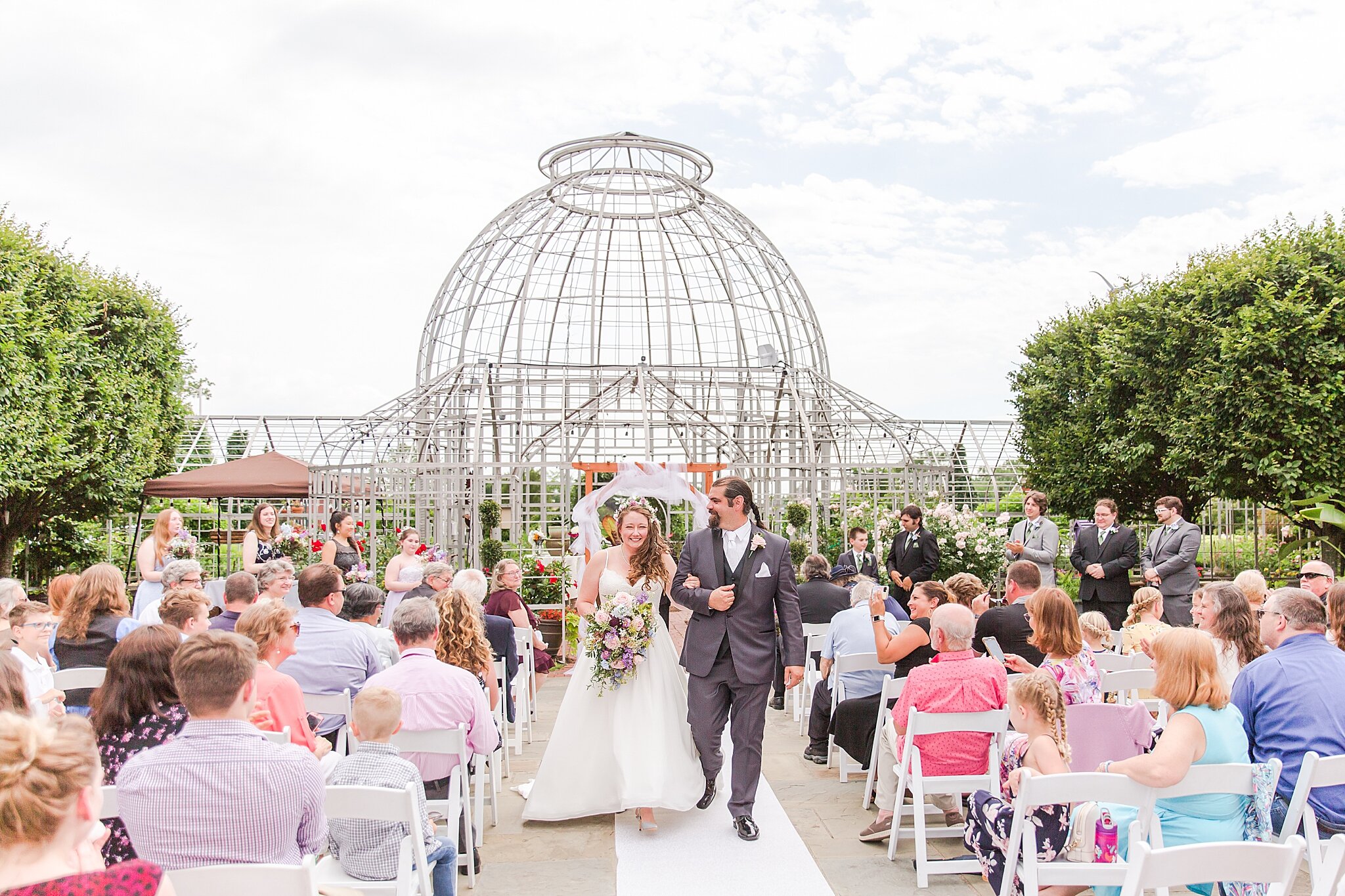 detroit-wedding-photographer-english-garden-inspired-wedding-photos-at-taylor-conservatory-and-botanical-gardens-in-taylor-mi-by-courtney-carolyn-photography_0035.jpg
