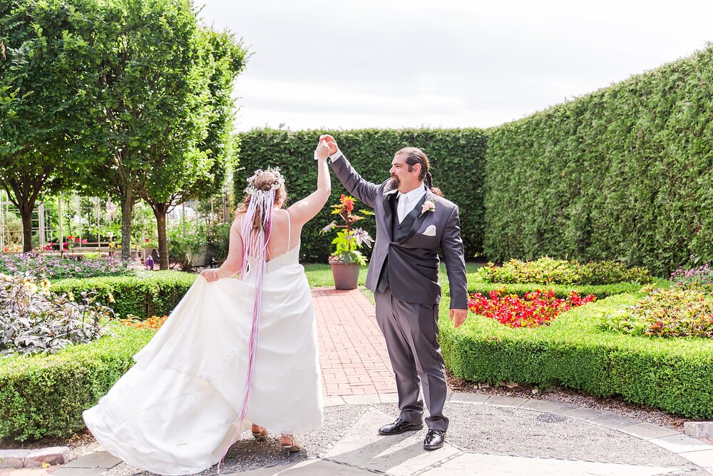 detroit-wedding-photographer-english-garden-inspired-wedding-photos-at-taylor-conservatory-and-botanical-gardens-in-taylor-mi-by-courtney-carolyn-photography_0047.jpg