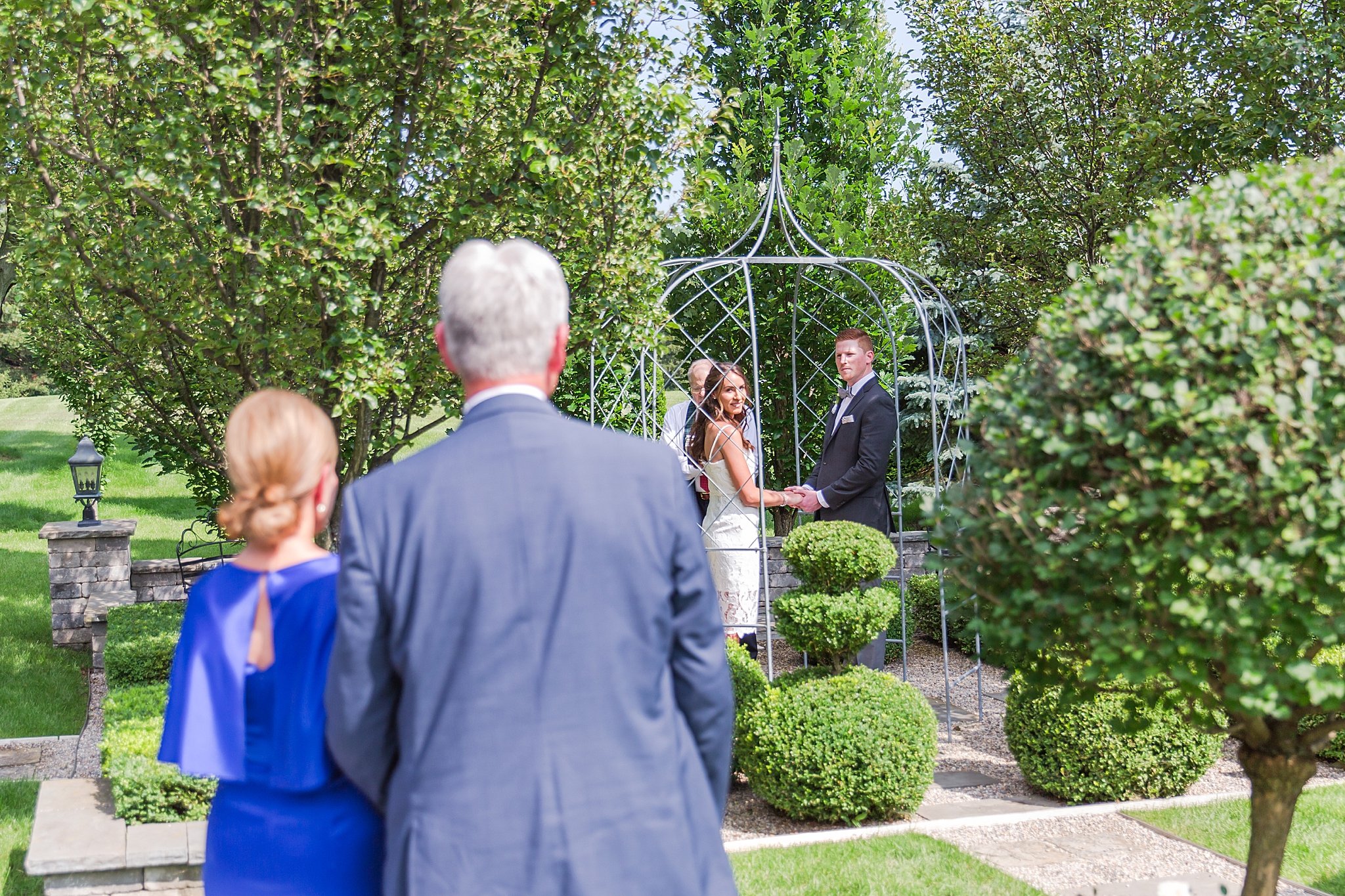 detroit-wedding-photographer-garden-elopement-photos-at-private-estate-in-bloomfield-hills-mi-by-courtney-carolyn-photography_0018.jpg