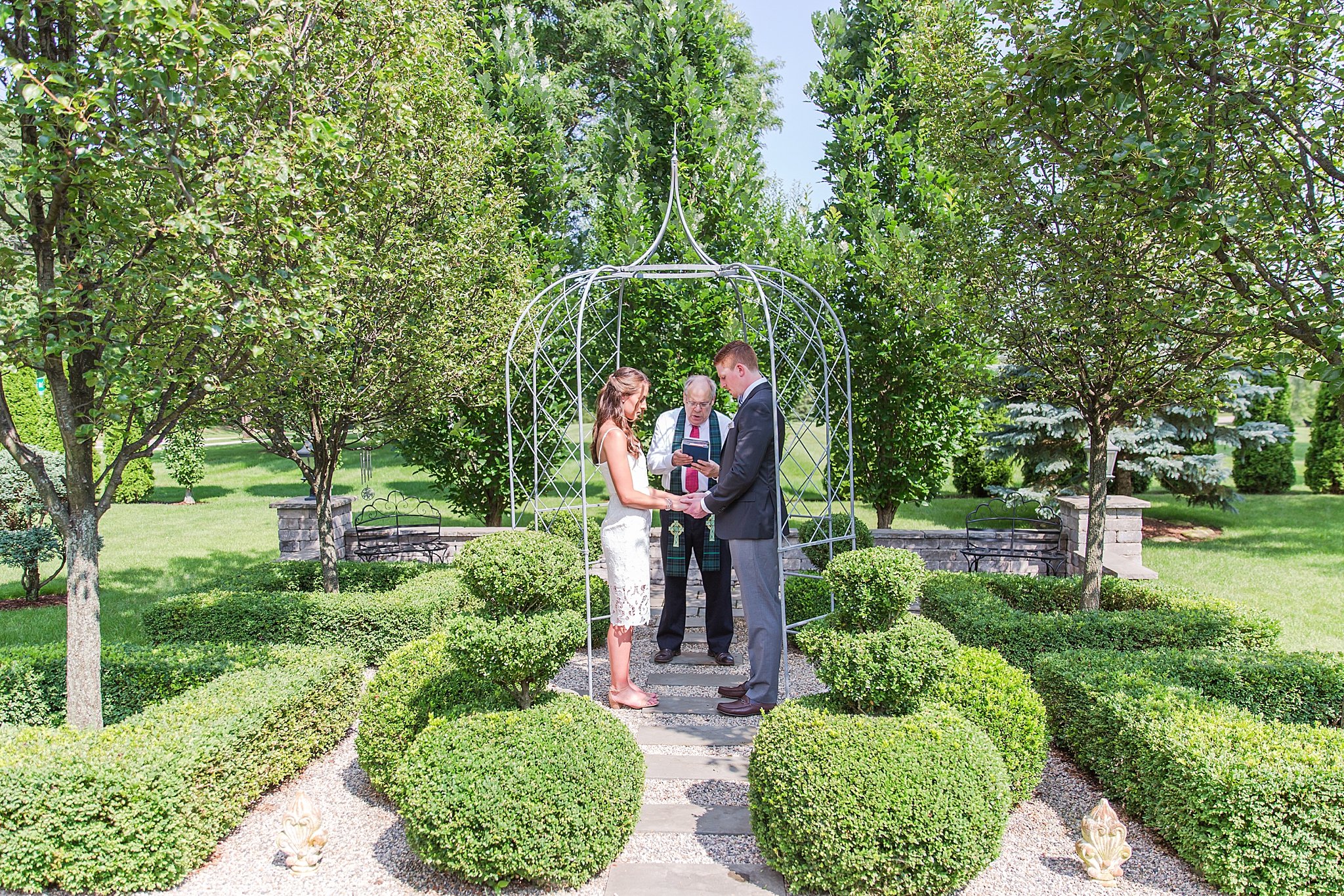 detroit-wedding-photographer-garden-elopement-photos-at-private-estate-in-bloomfield-hills-mi-by-courtney-carolyn-photography_0021.jpg