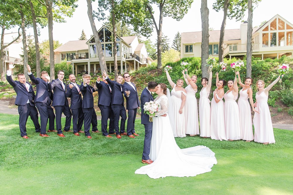 detroit-wedding-photographer-joyful-wedding-photos-at-oak-pointe-country-club-in-brighton-mi-by-courtney-carolyn-photography_0030.jpg