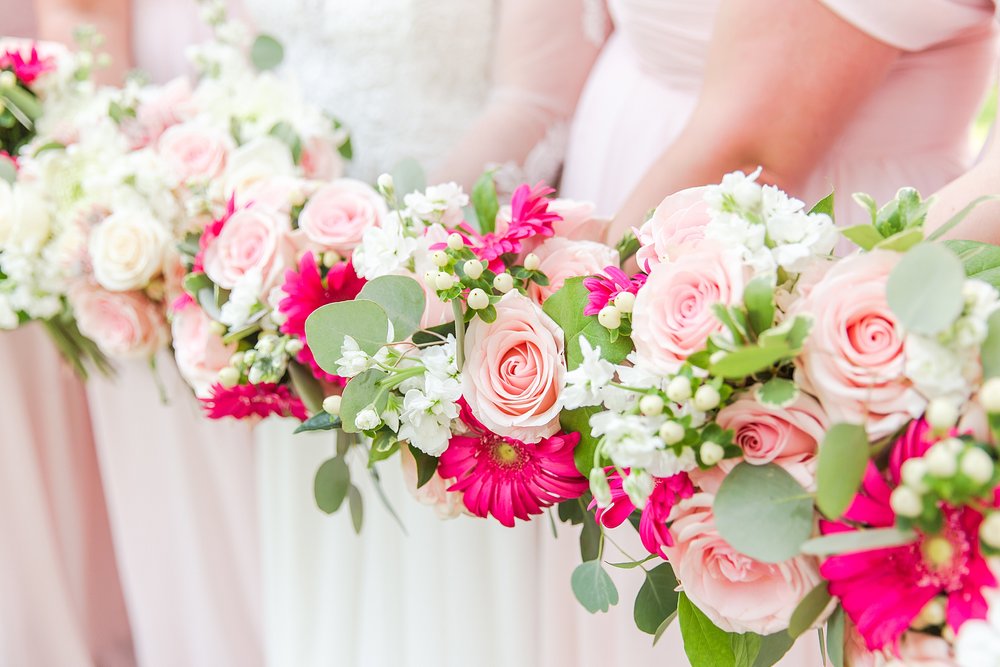 detroit-wedding-photographer-joyful-wedding-photos-at-oak-pointe-country-club-in-brighton-mi-by-courtney-carolyn-photography_0041.jpg