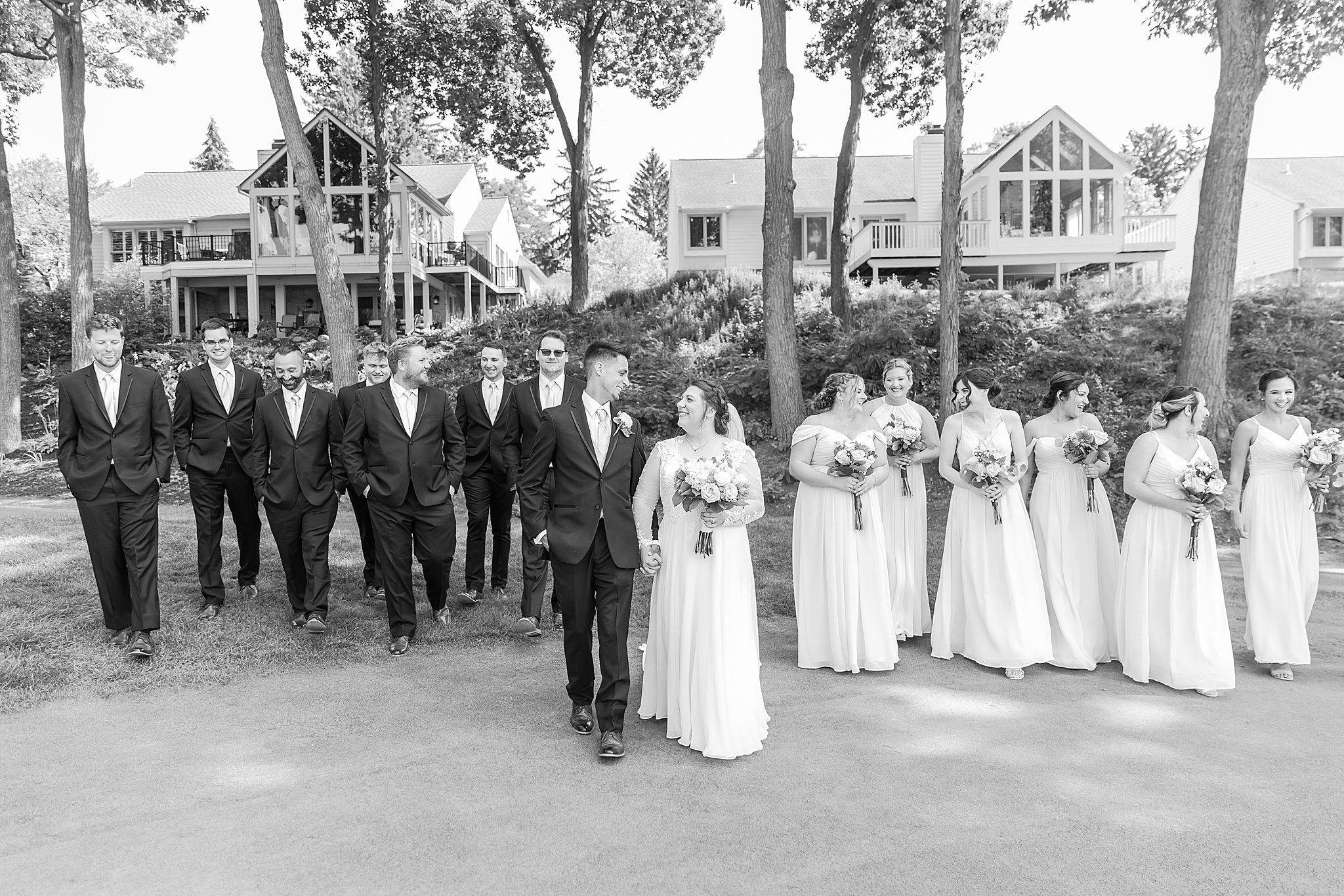 detroit-wedding-photographer-joyful-wedding-photos-at-oak-pointe-country-club-in-brighton-mi-by-courtney-carolyn-photography_0043.jpg