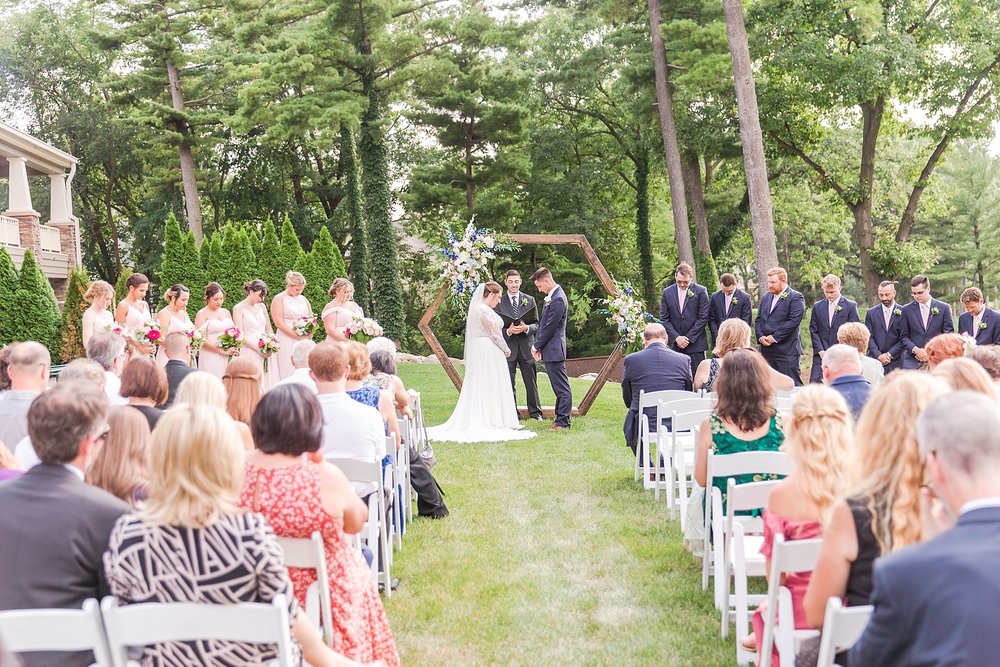 detroit-wedding-photographer-joyful-wedding-photos-at-oak-pointe-country-club-in-brighton-mi-by-courtney-carolyn-photography_0055.jpg