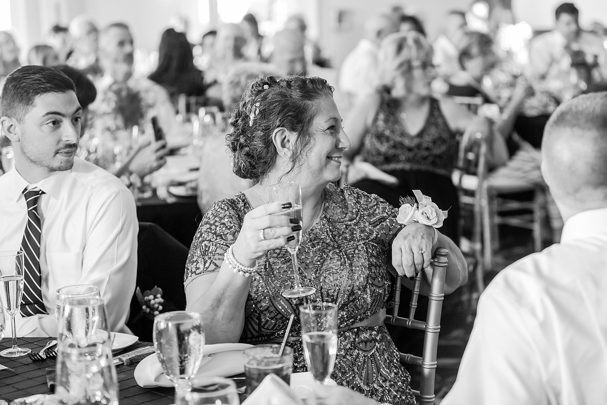 detroit-wedding-photographer-joyful-wedding-photos-at-oak-pointe-country-club-in-brighton-mi-by-courtney-carolyn-photography_0077.jpg