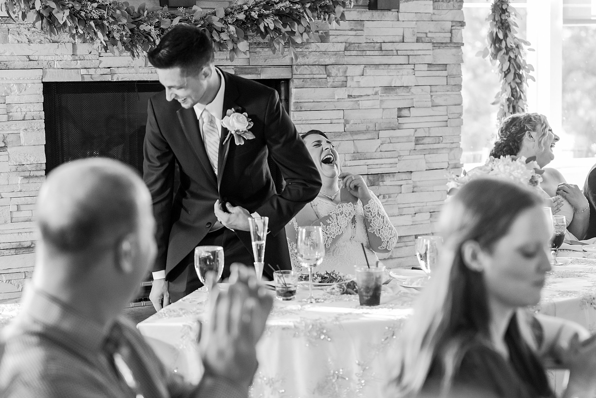 detroit-wedding-photographer-joyful-wedding-photos-at-oak-pointe-country-club-in-brighton-mi-by-courtney-carolyn-photography_0080.jpg