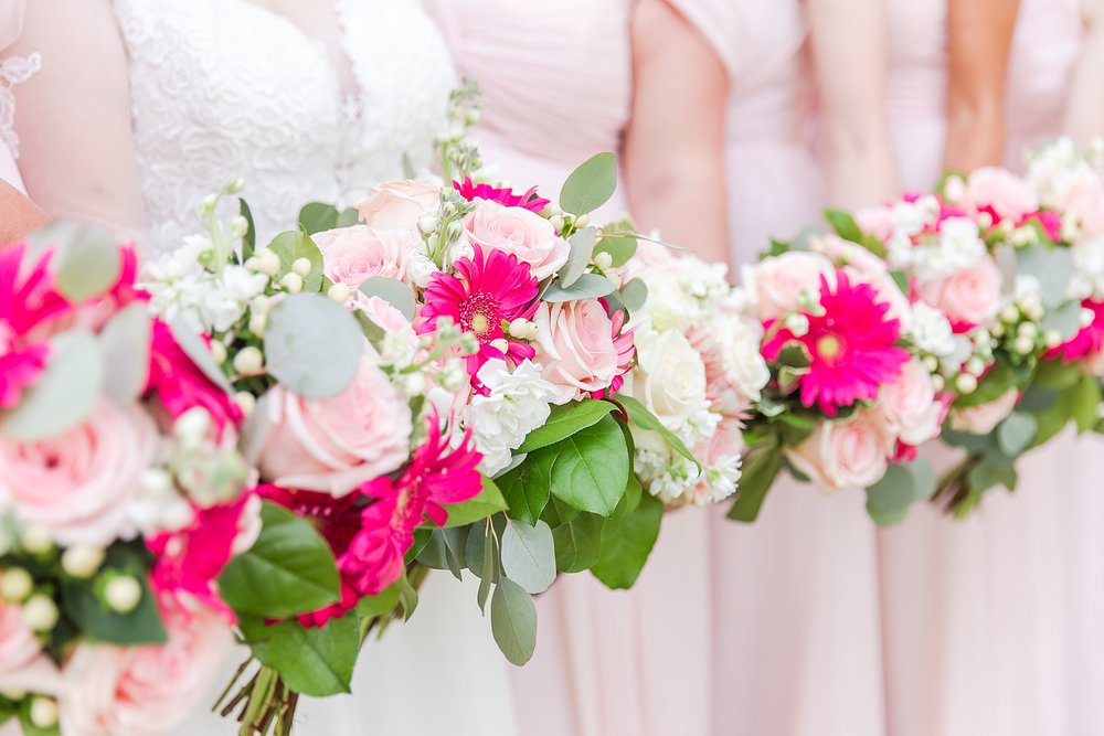 detroit-wedding-photographer-joyful-wedding-photos-at-oak-pointe-country-club-in-brighton-mi-by-courtney-carolyn-photography_0089.jpg