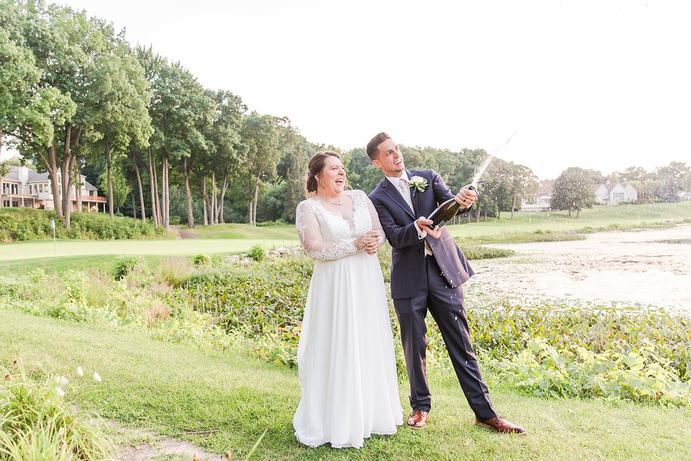 detroit-wedding-photographer-joyful-wedding-photos-at-oak-pointe-country-club-in-brighton-mi-by-courtney-carolyn-photography_0093.jpg