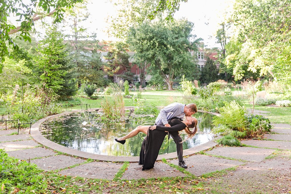 detroit-wedding-photographer-classic-engagement-photos-at-msu-campus-in-east-lansing-mi-by-courtney-carolyn-photography_0004.jpg