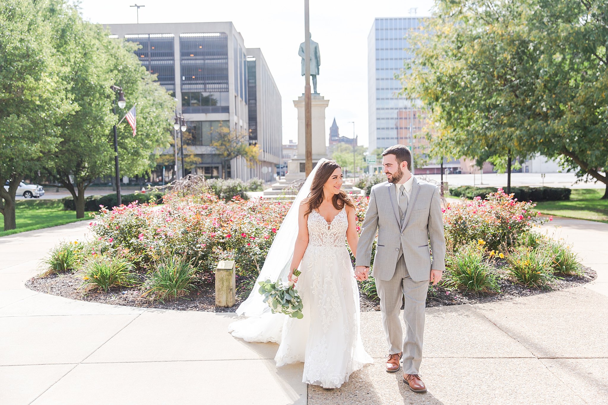 detroit-wedding-photographer-classic-wedding-photos-at-st-pauls-lutheran-church-in-toledo-oh-by-courtney-carolyn-photography_0019.jpg