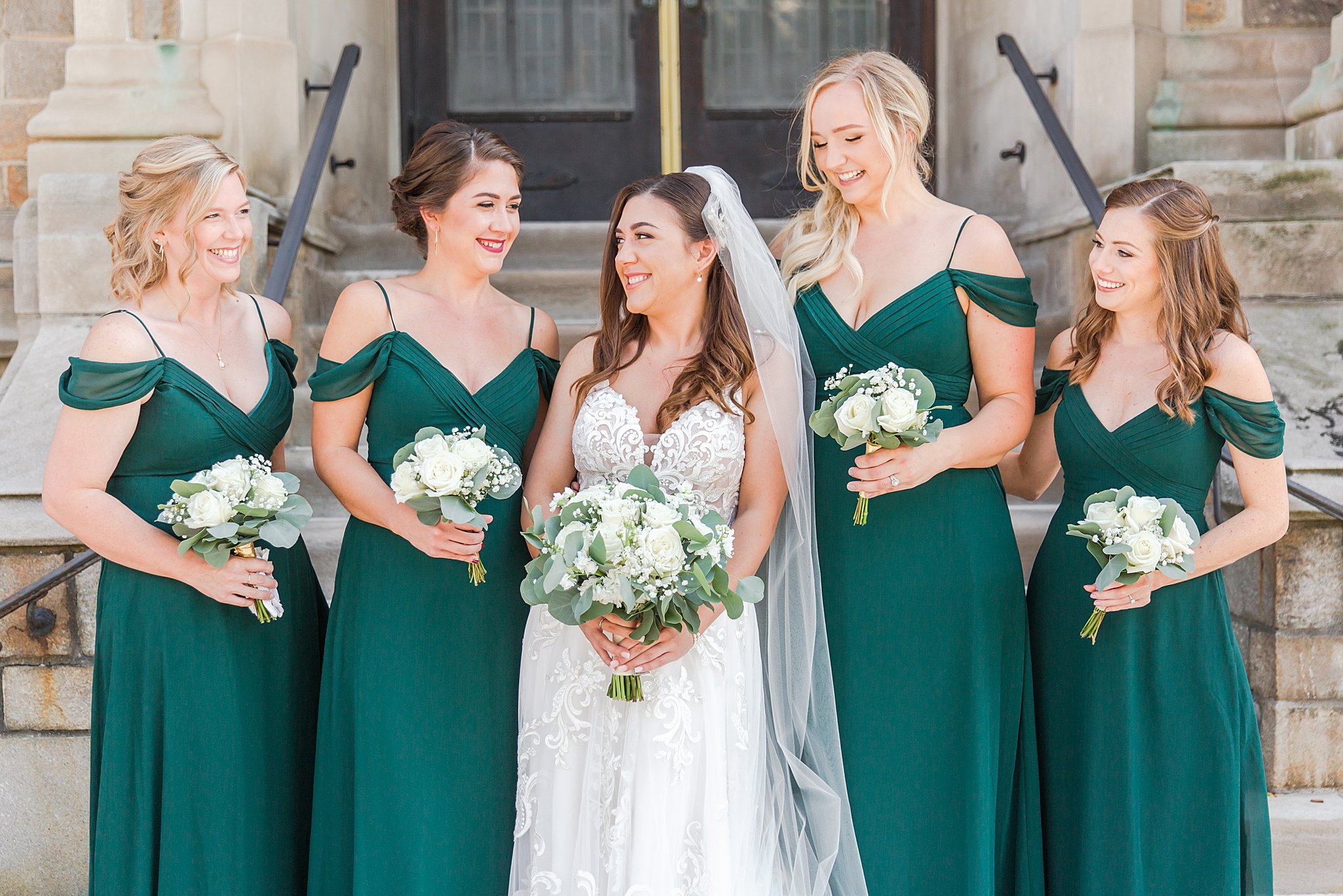 detroit-wedding-photographer-classic-wedding-photos-at-st-pauls-lutheran-church-in-toledo-oh-by-courtney-carolyn-photography_0025.jpg