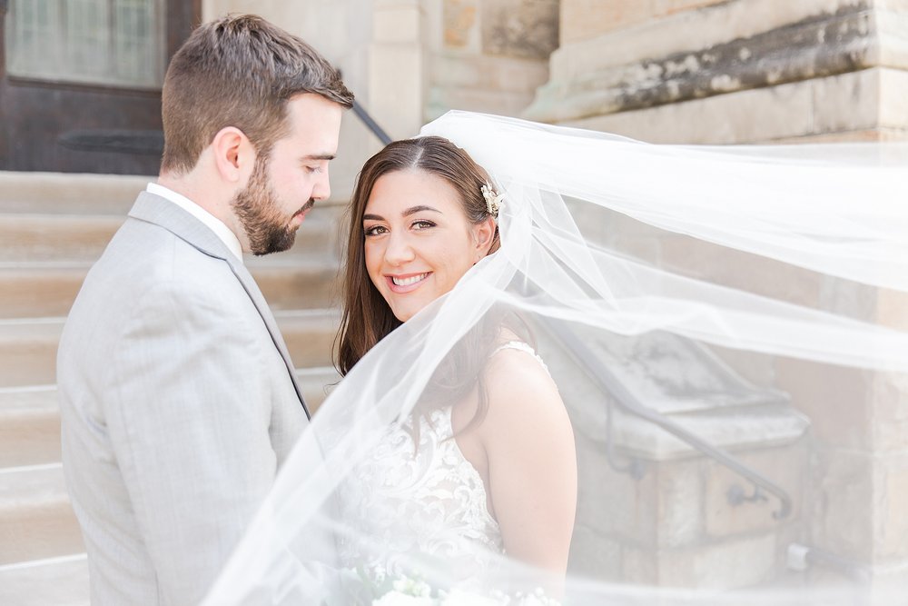 detroit-wedding-photographer-classic-wedding-photos-at-st-pauls-lutheran-church-in-toledo-oh-by-courtney-carolyn-photography_0028.jpg