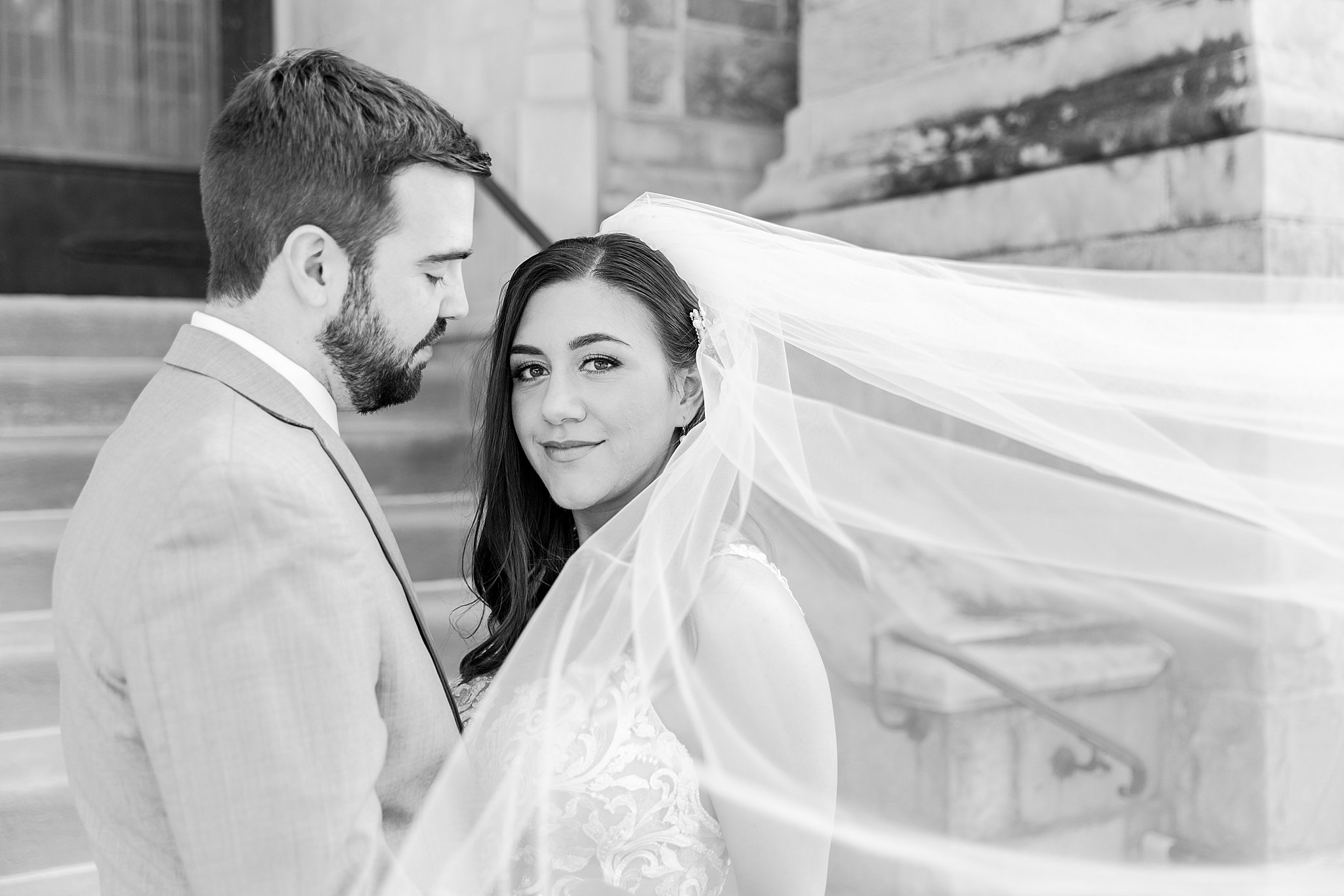 detroit-wedding-photographer-classic-wedding-photos-at-st-pauls-lutheran-church-in-toledo-oh-by-courtney-carolyn-photography_0042.jpg