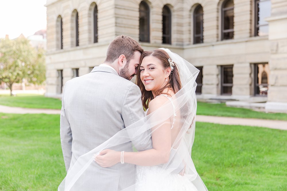 detroit-wedding-photographer-classic-wedding-photos-at-st-pauls-lutheran-church-in-toledo-oh-by-courtney-carolyn-photography_0046.jpg