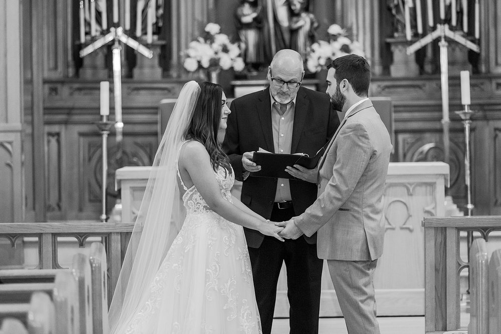 detroit-wedding-photographer-classic-wedding-photos-at-st-pauls-lutheran-church-in-toledo-oh-by-courtney-carolyn-photography_0050.jpg