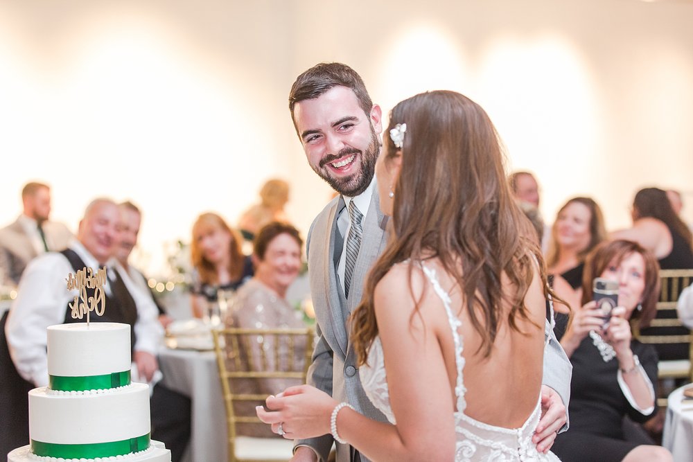 detroit-wedding-photographer-classic-wedding-photos-at-st-pauls-lutheran-church-in-toledo-oh-by-courtney-carolyn-photography_0060.jpg