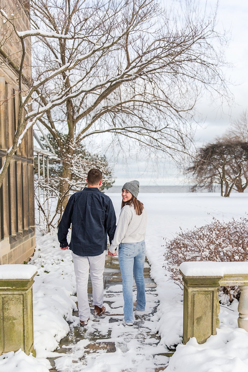 detroit-wedding-photographer-winter-engagement-photos-at-edsel-and-eleanor-ford-house-in-grosse-pointe-mi-by-courtney-carolyn-photography_0006.jpg
