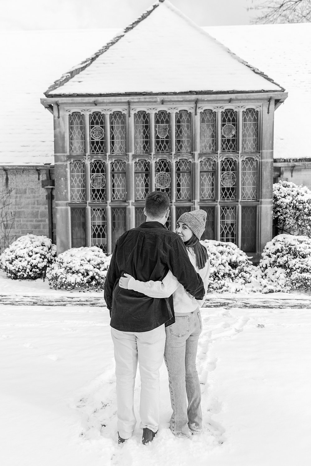 detroit-wedding-photographer-winter-engagement-photos-at-edsel-and-eleanor-ford-house-in-grosse-pointe-mi-by-courtney-carolyn-photography_0015.jpg
