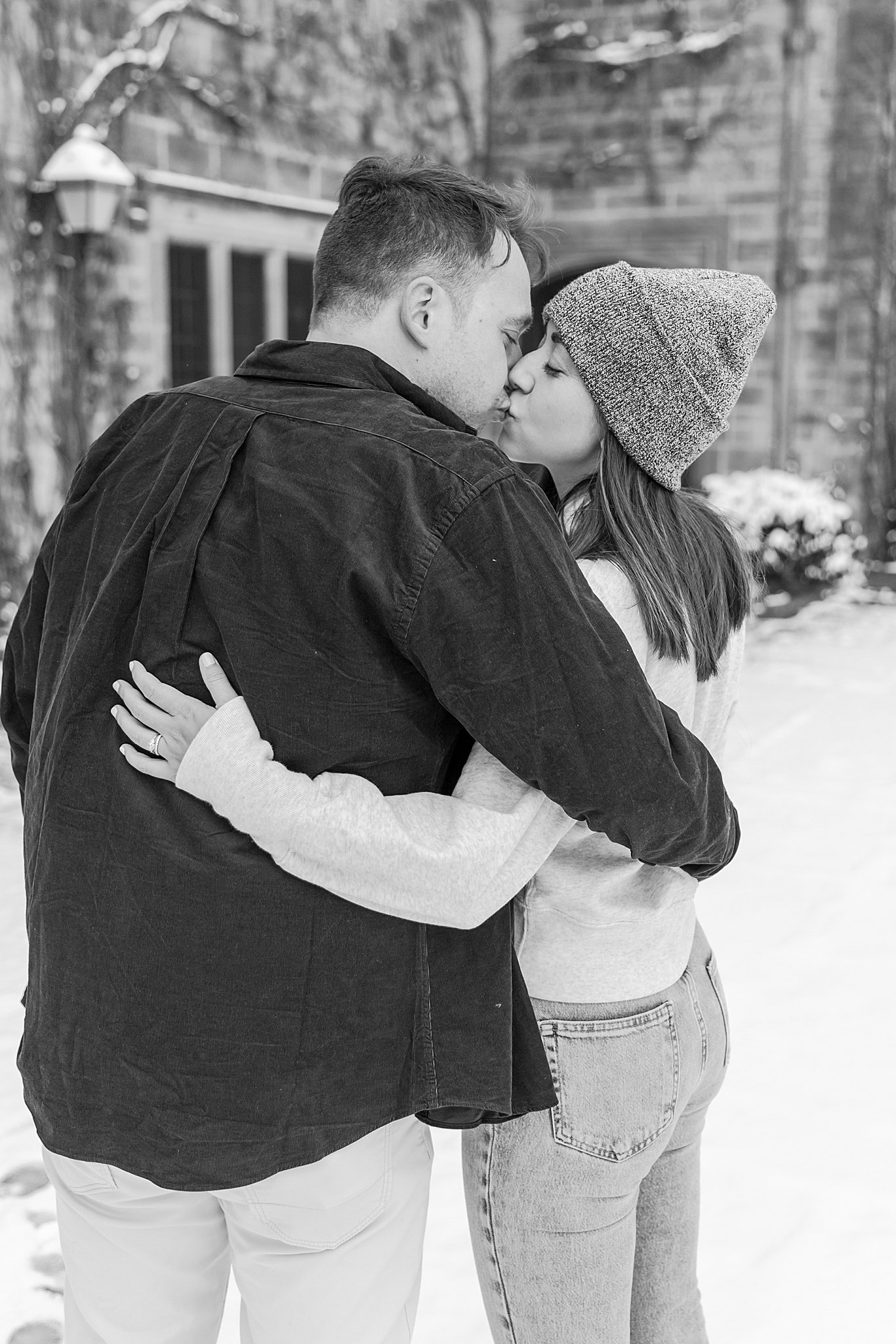 detroit-wedding-photographer-winter-engagement-photos-at-edsel-and-eleanor-ford-house-in-grosse-pointe-mi-by-courtney-carolyn-photography_0023.jpg