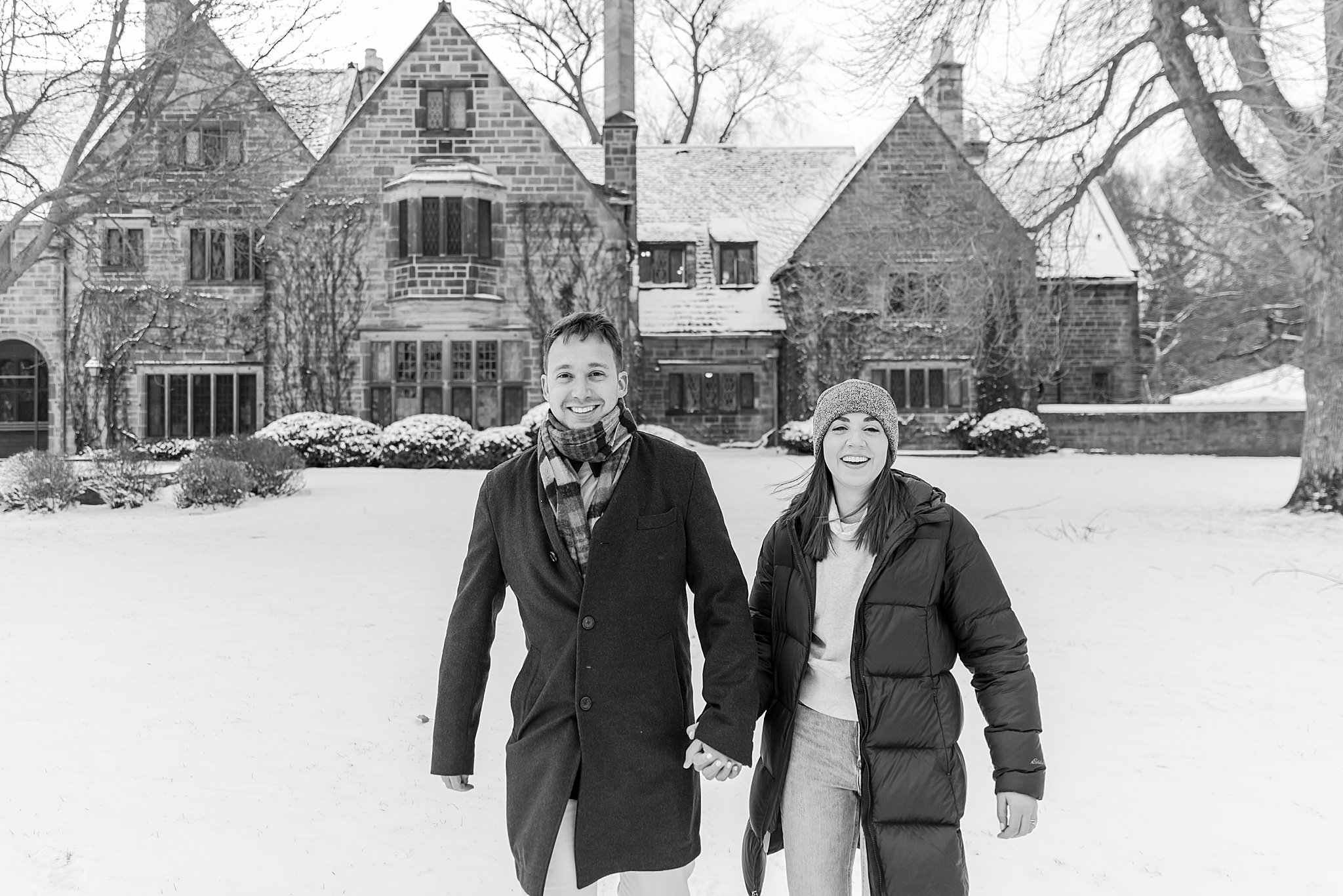detroit-wedding-photographer-winter-engagement-photos-at-edsel-and-eleanor-ford-house-in-grosse-pointe-mi-by-courtney-carolyn-photography_0024.jpg