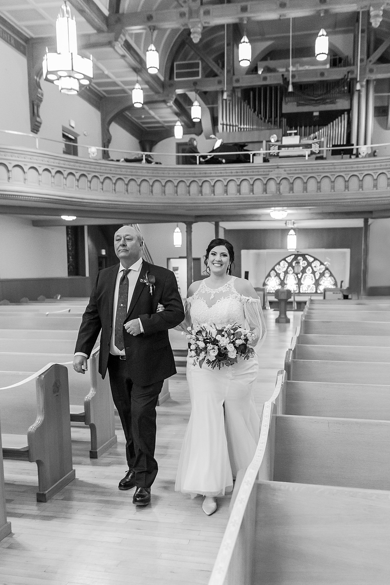 detroit-wedding-photographer-romantic-micro-wedding-photos-st-pauls-lutheran-church-toledo-oh-by-courtney-carolyn-photography_0013.jpg